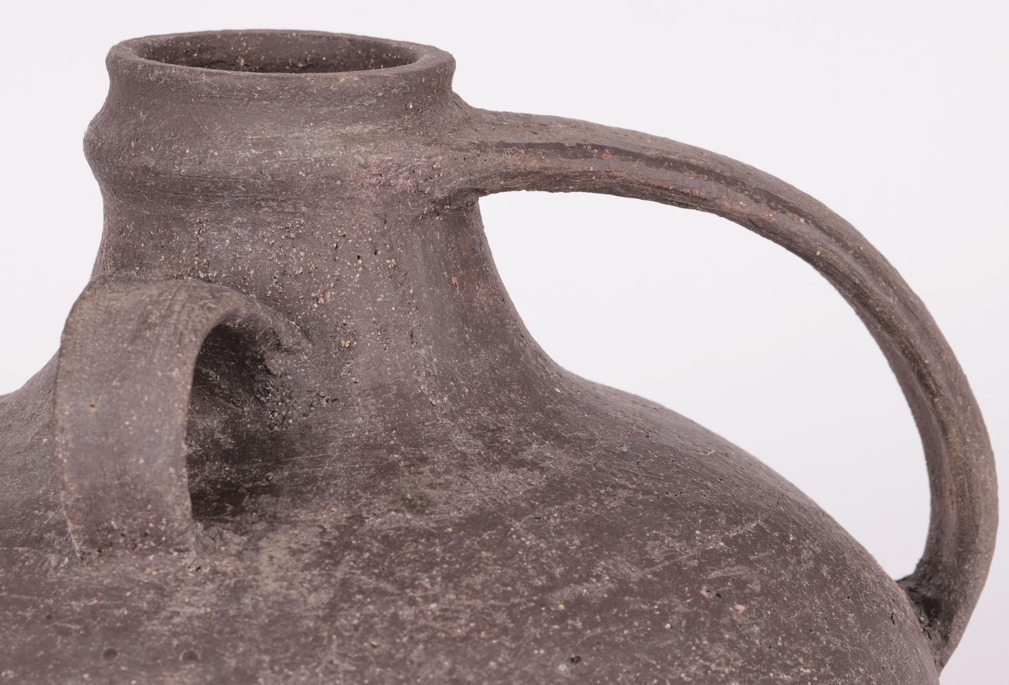 20ième siècle ODK - Grand vase de poterie de studio norvégien à couvercle brutaliste inhabituel en vente