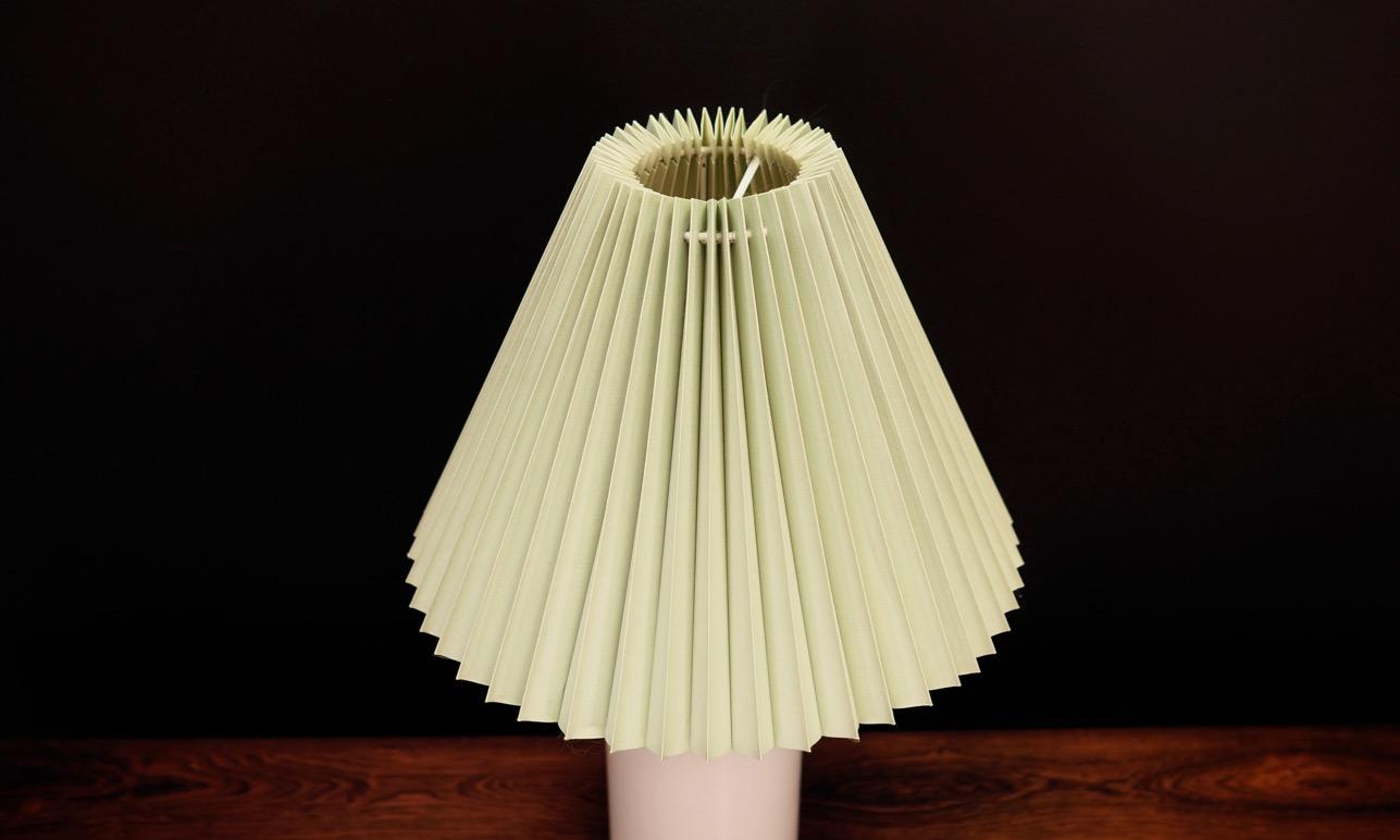 Fantastic lamp from the 1960-1970s, Scandinavian design - Minimalist form. Manufactured in the Odreco factory. Lamp made of ceramics. Maintained in good condition (minor bruises and scratches) - directly for use.

Dimensions: Height 40 cm lamp