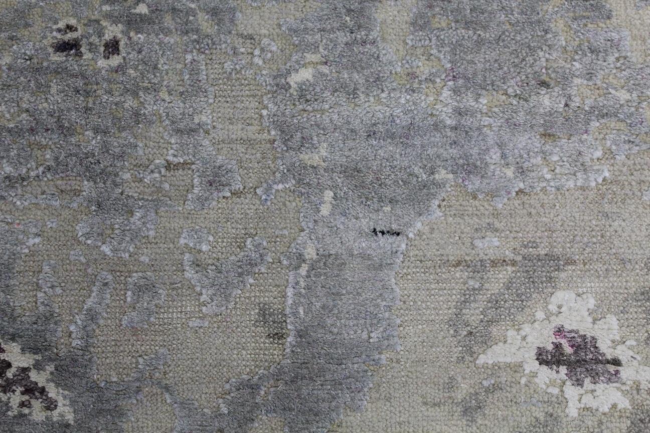 Organic Texture Abstract Grey Beige Wool and Silk Hand Knotted Rug in Stock In New Condition In New York, NY