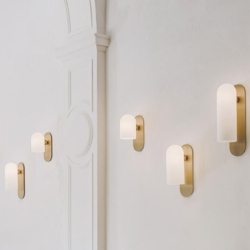 Odyssey SM Brass Wall Sconce by Schwung In New Condition For Sale In Geneve, CH