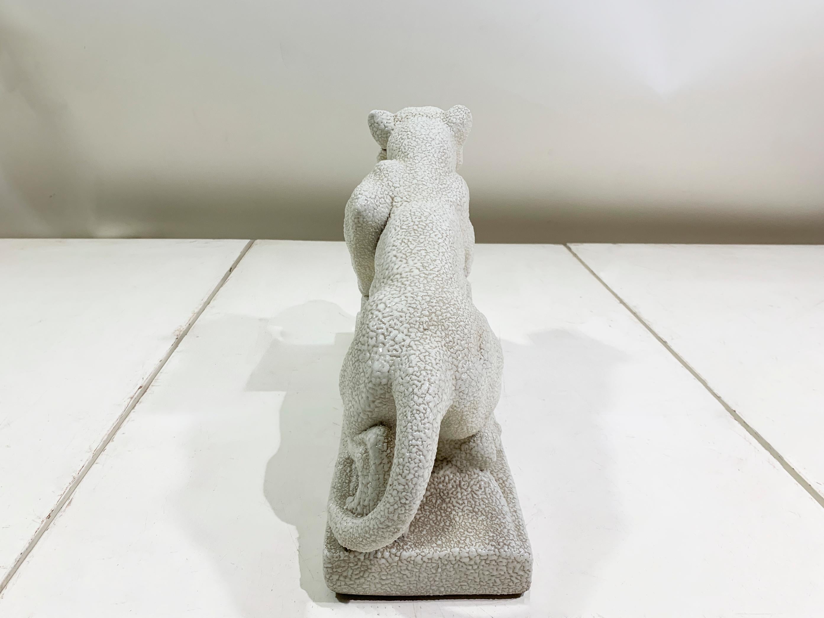 Odyv Art Deco Weißer Panther Keramik-Skulptur, nummeriert 97 und graviert 