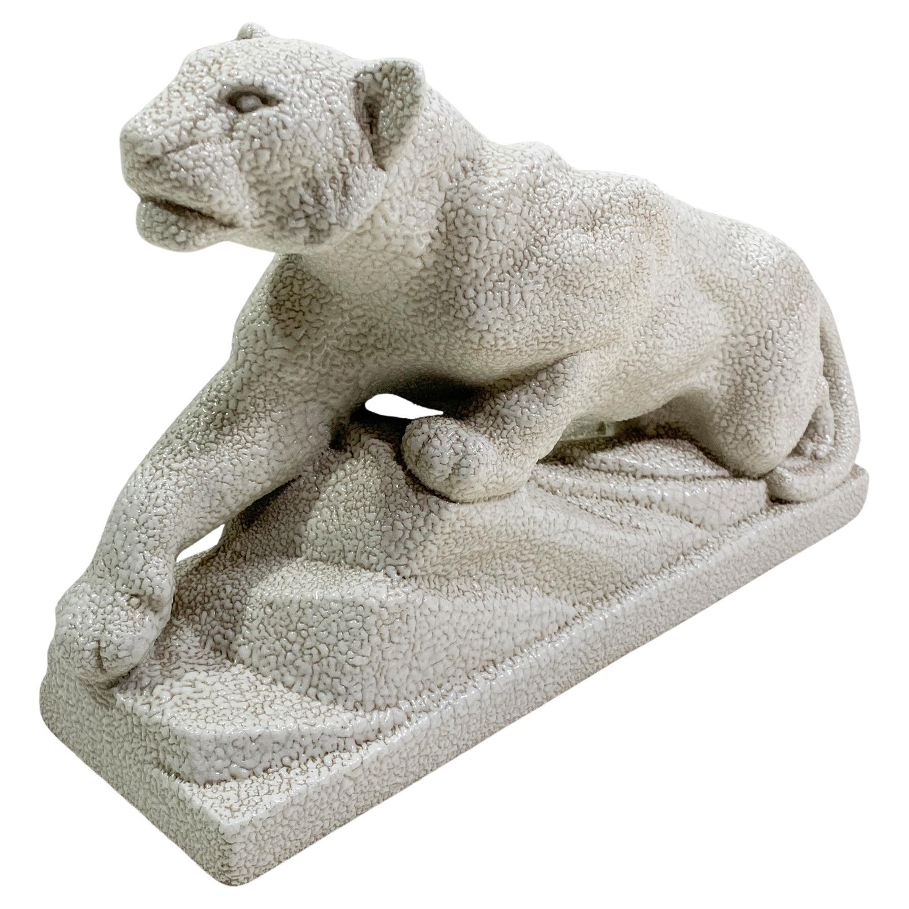 Scultura in ceramica di pantera bianca Art Deco di Odyv, numerata 97 e incisa "ODYV".