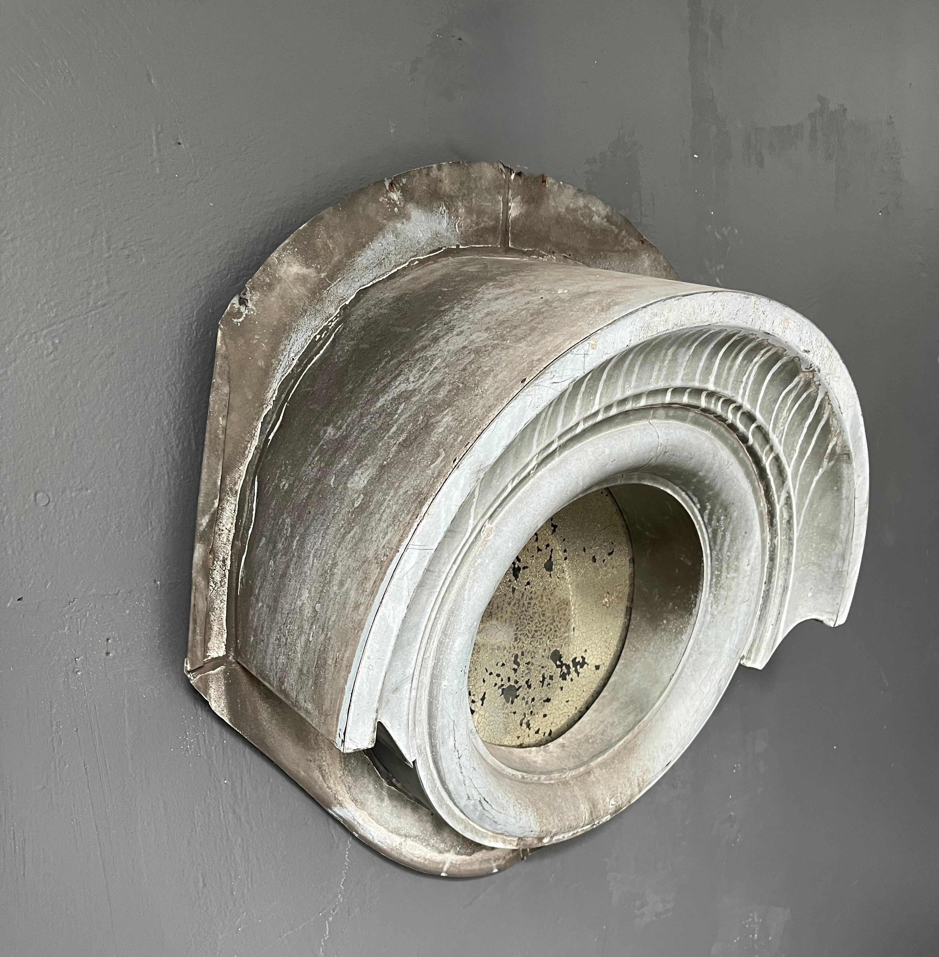 Oeil de Boeuf  Mirror In Distressed Condition For Sale In Los Angeles, CA