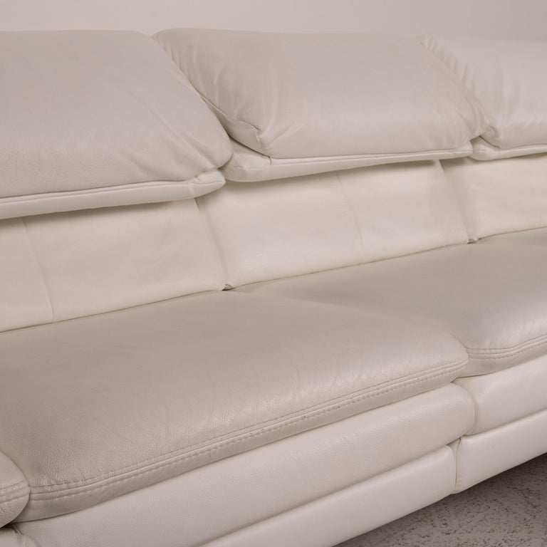 Oelsa San Diego 3850 Leder-Sofa mit weißer Ecke und Funktion im Angebot bei  1stDibs