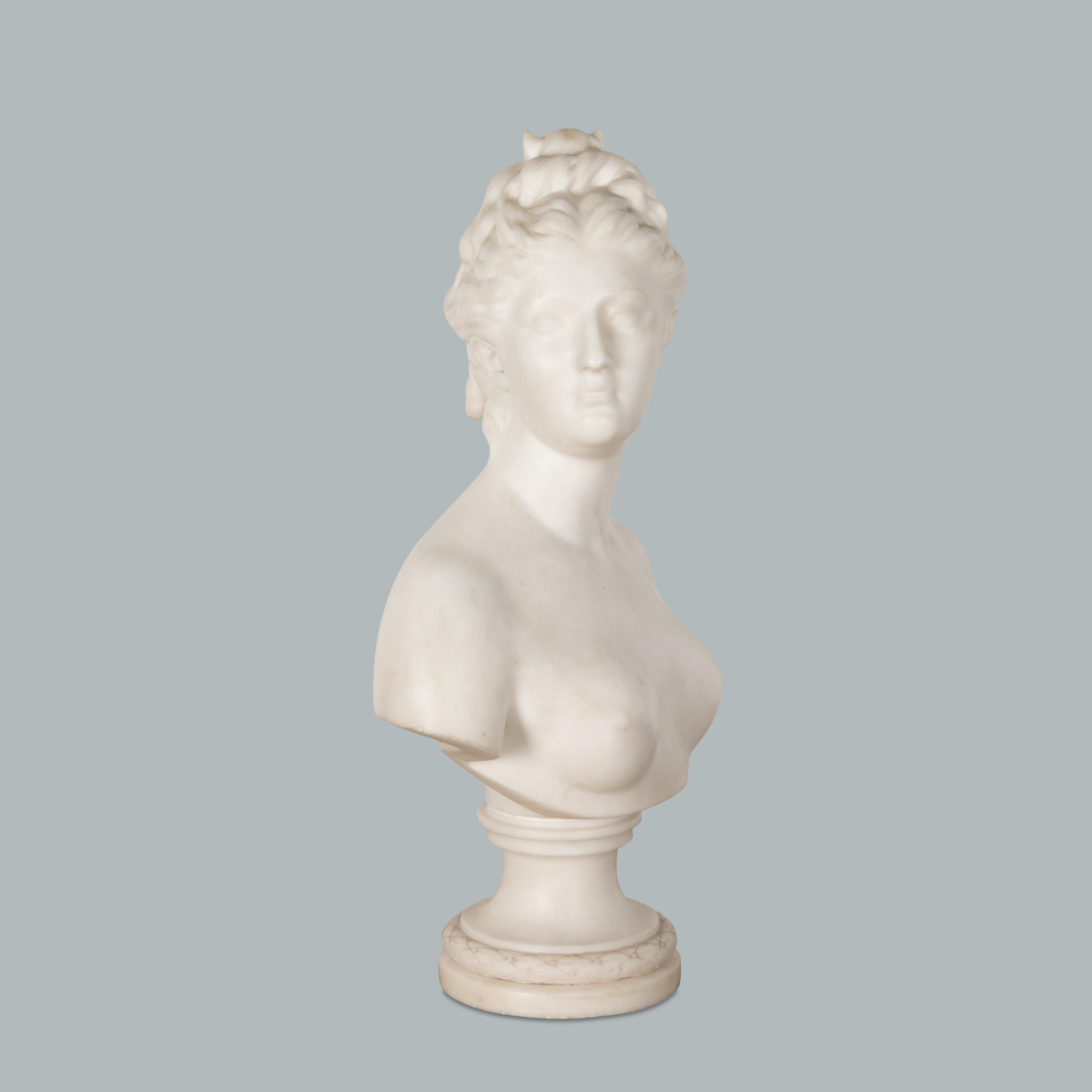 Of American Interest; 18th Century Marble Bust of Diana by Houdon In Good Condition In Shipston-On-Stour, GB