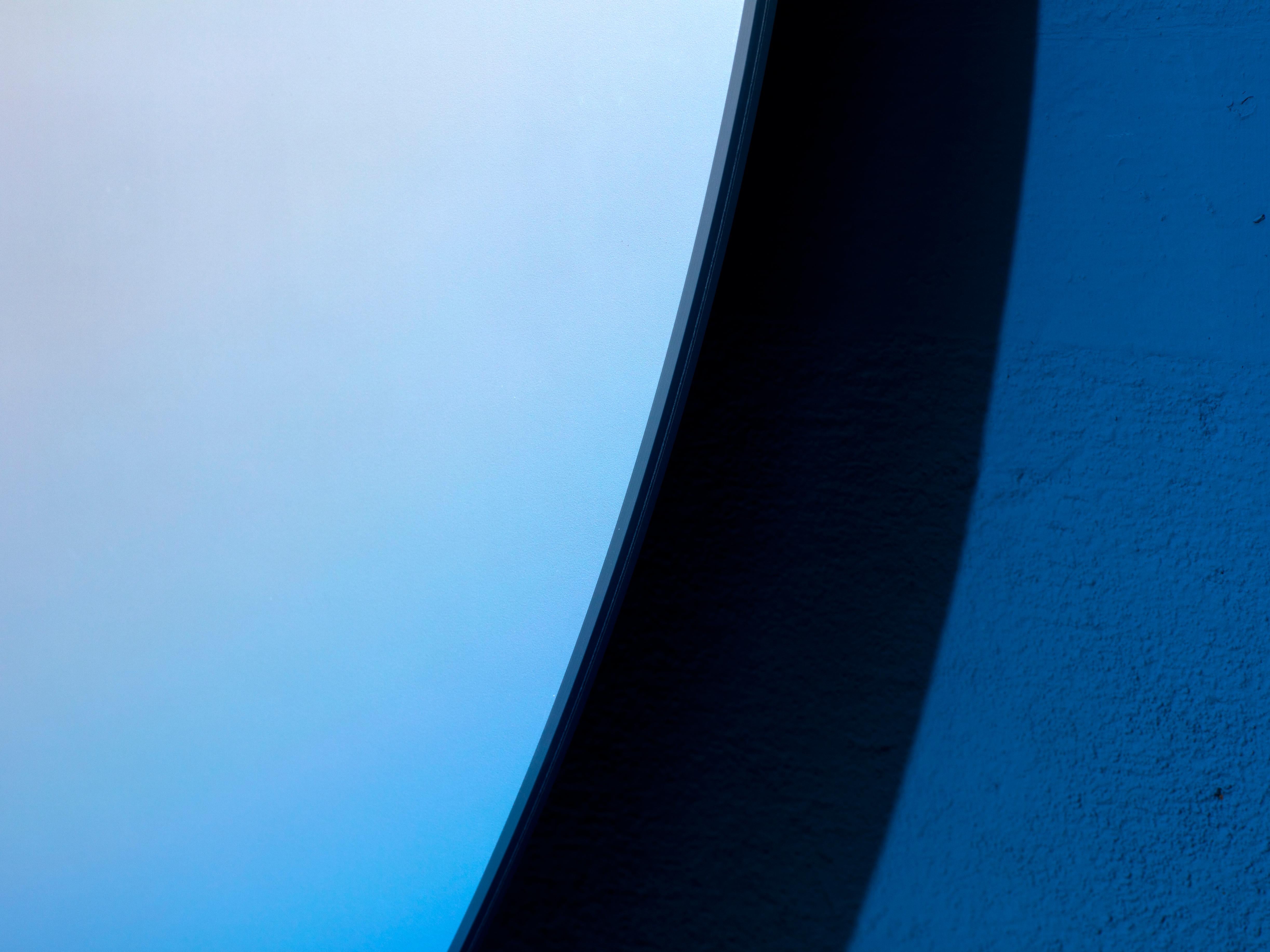 Moderne Miroir mural bleu contemporain, teinte ronde dénudée n° 3 de Sabine Marcelis en vente