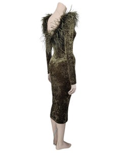 Schulterfreies Kleid mit Federbesatz aus Samt von Blumarine