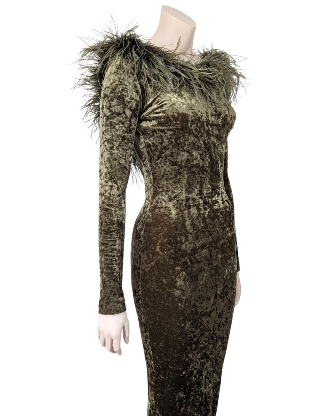 Schulterfreies Kleid mit Federbesatz aus Samt von Blumarine  im Zustand „Gut“ in GOUVIEUX, FR