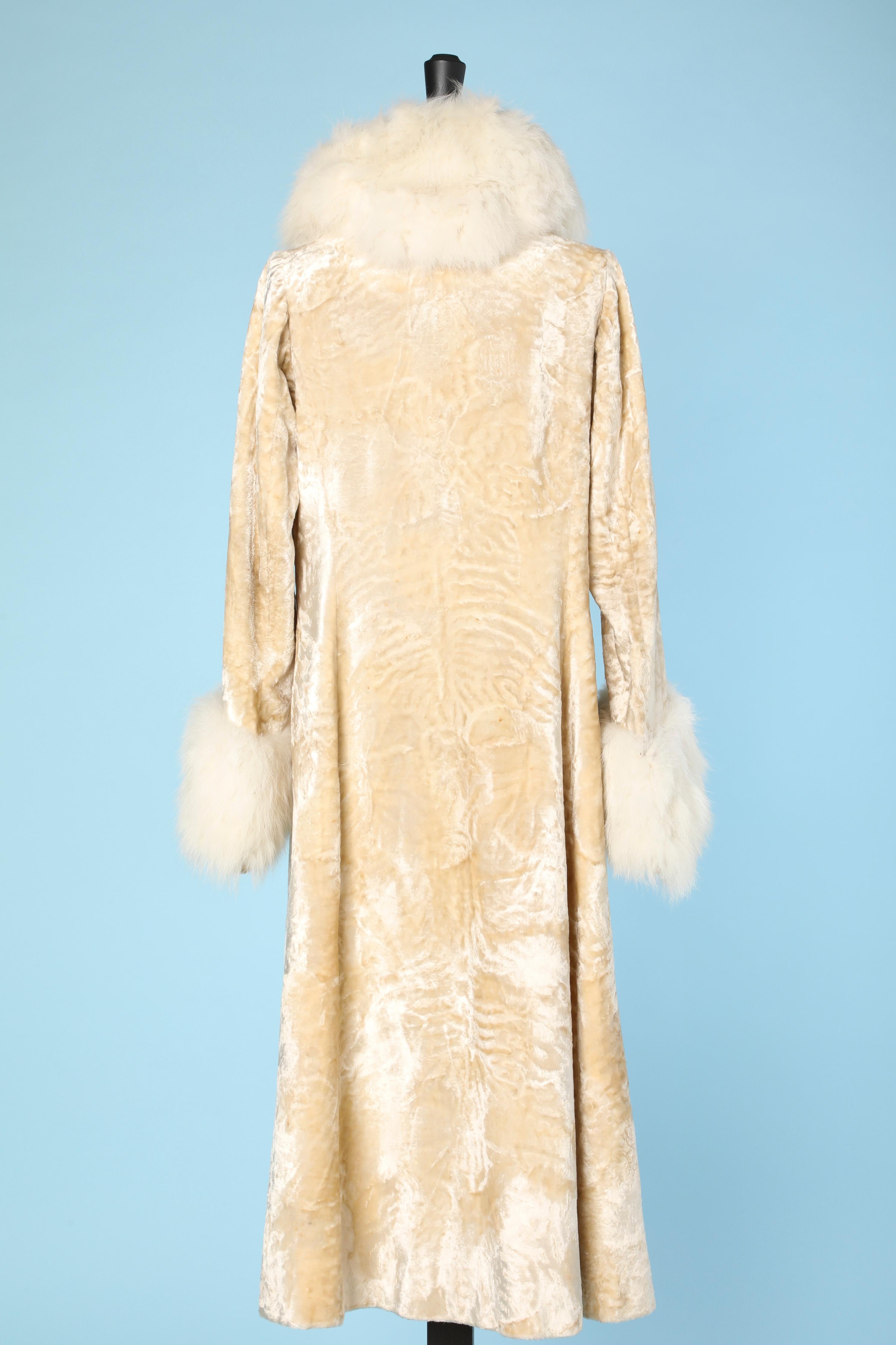 Off-white 1930's panne velvet coat with white furs collar Marshall Snelgrove In Good Condition In Saint-Ouen-Sur-Seine, FR