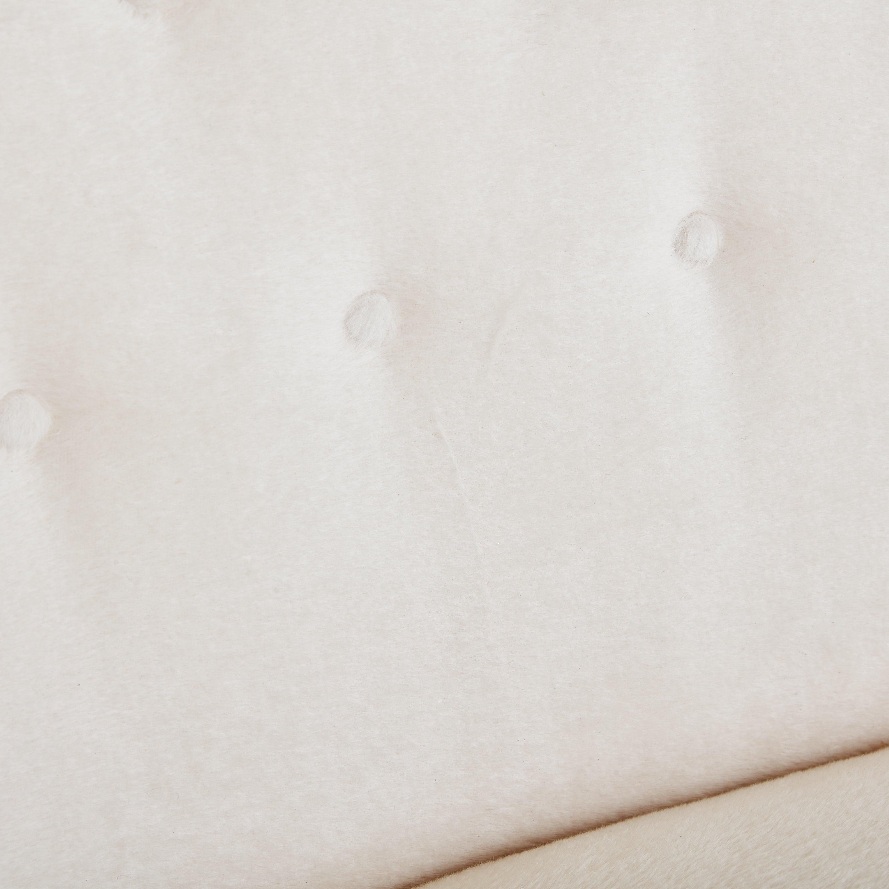 Sofá de alpaca blanco roto con detalles de madera, Dinamarca Años 60 mediados del siglo XX en venta