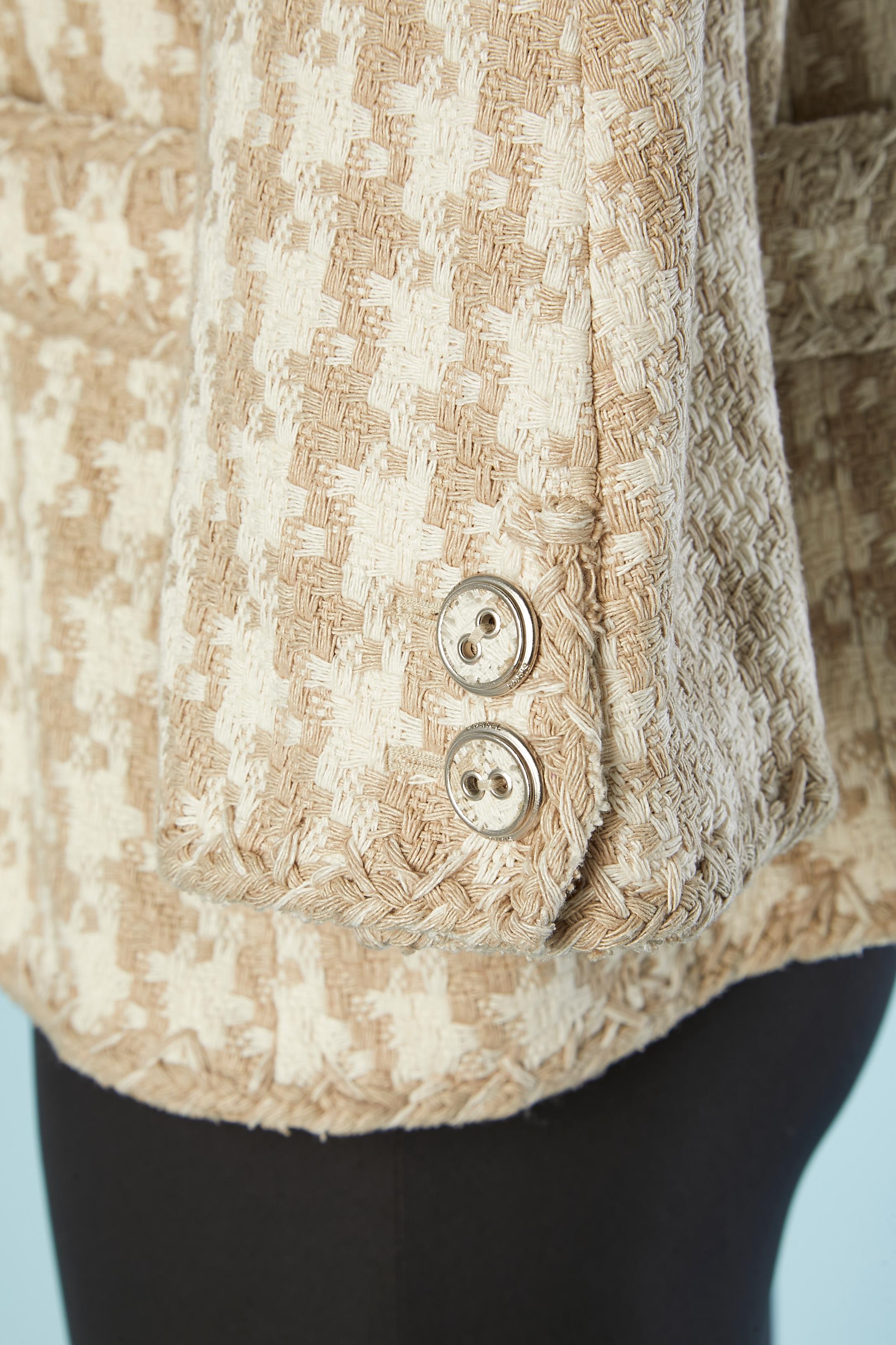 Veste à simple boutonnage en tweed de soie blanc cassé et beige Chanel  Pour femmes en vente