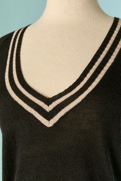 Minivestido de punto en color blanco roto y negro de McQ Alexander McQueen