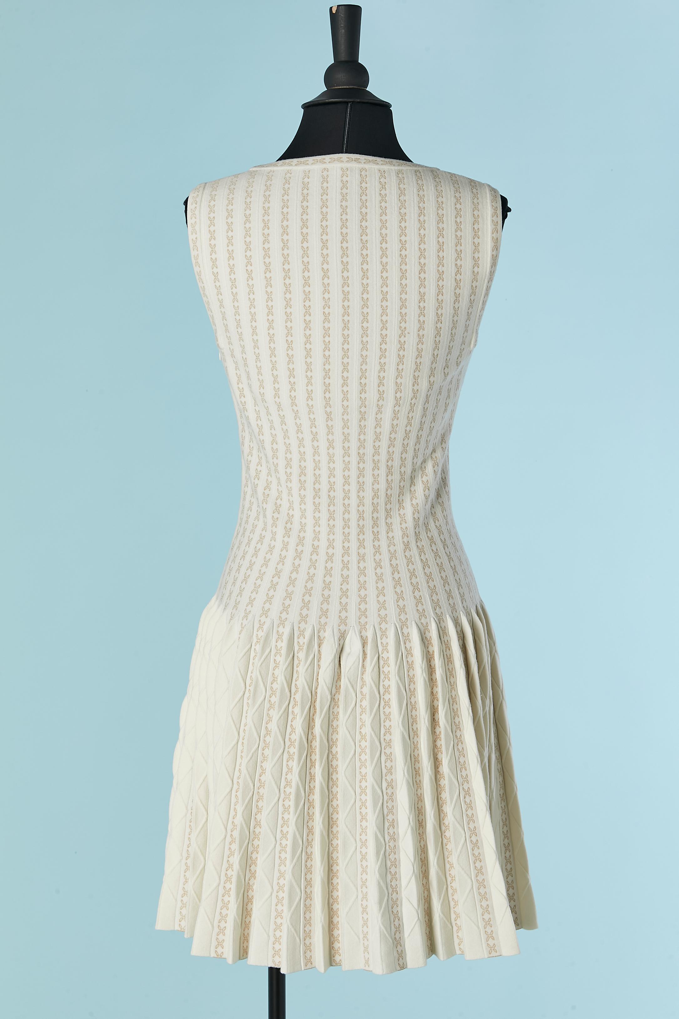 Abito da cocktail senza maniche in lurex plissettato bianco sporco e oro ALAIA in vendita 1