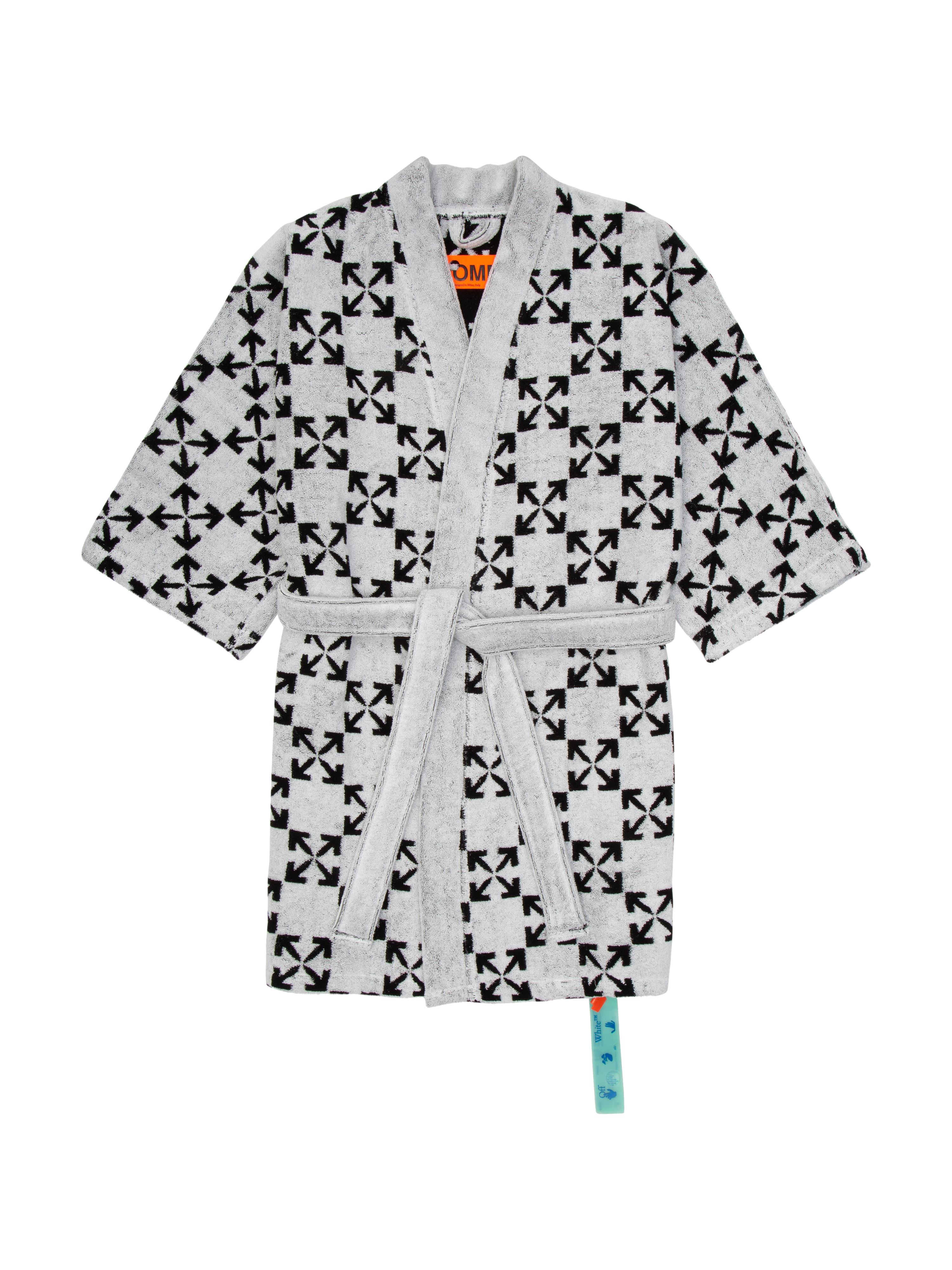 Off-White Arrow Pattern Bathrobe White Black Size L/XL For Sale at 1stDibs   off-white arrow pattern bathrobe, off white robe black and white,  off-white arrow pattern silk robe