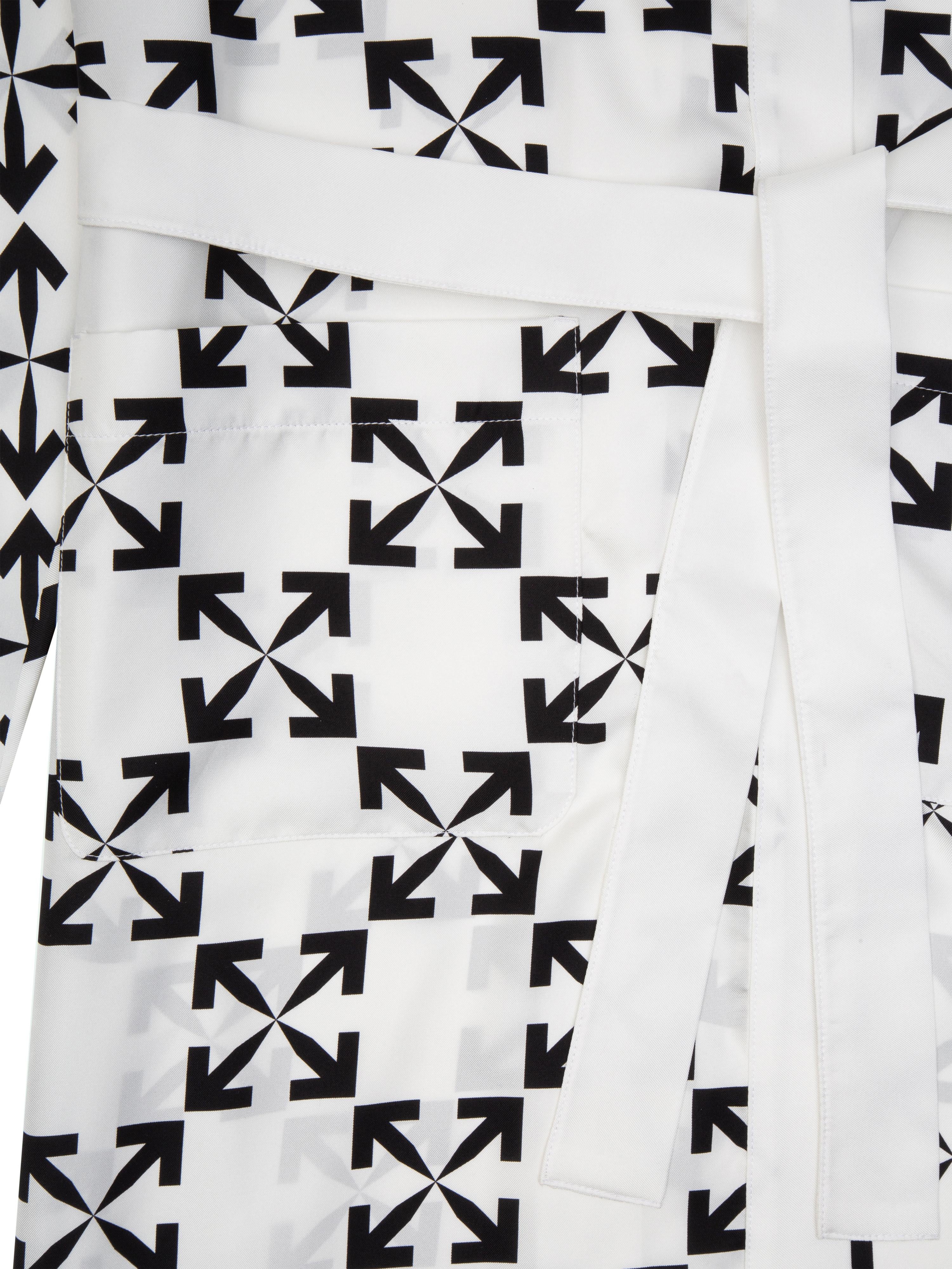 Italian Off-White Arrow Pattern Robe White Black Large For Sale