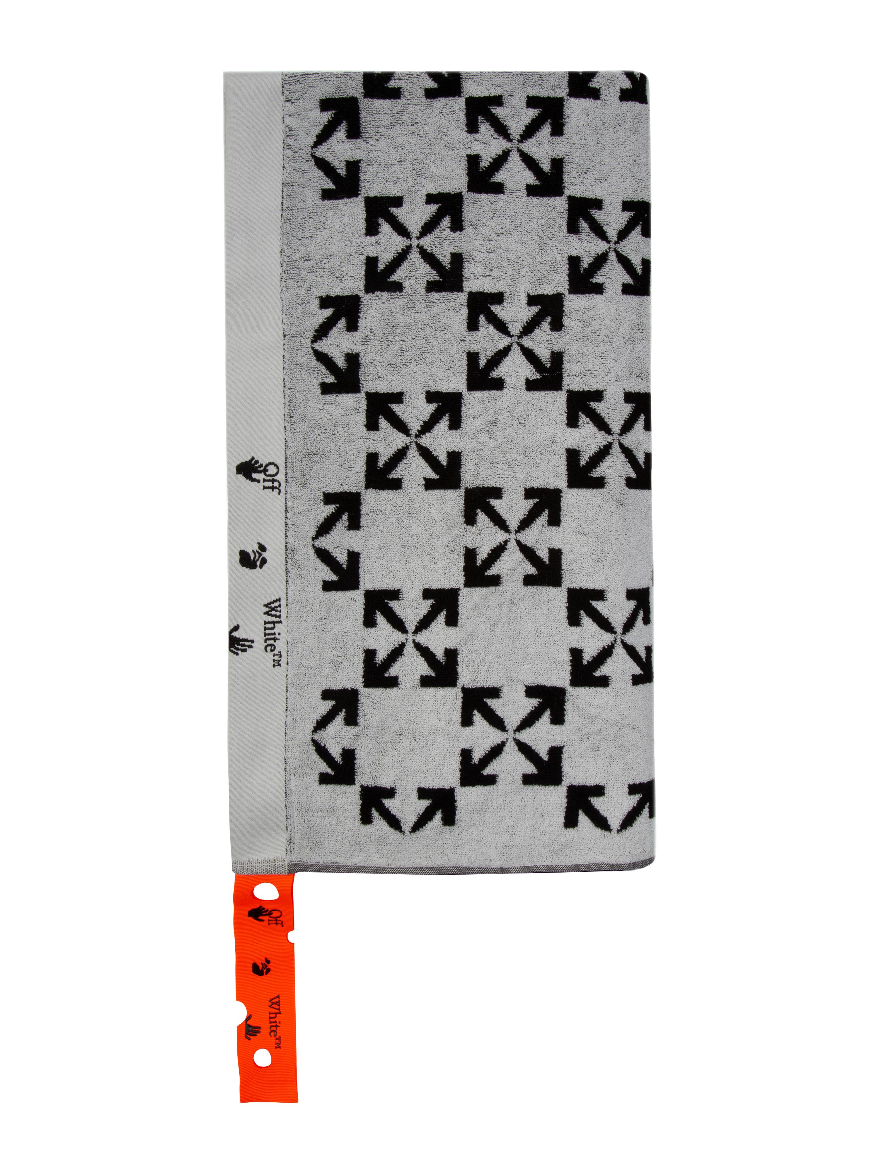 Arrow pattern shower towel. Black arrows on white base in jacquard and orange “HOME” label. Man Swimming Logo carved at hems.
By Virgil Abloh
Dimensions: 150 W x 100 H
This item is only available to be purchased and shipped to the United States.