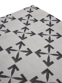 Off-White Arrow Pattern Table Cloth White Black