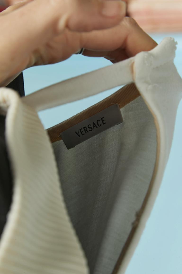 Abito da cocktail asimmetrico bianco sporco con zip VERSACE in vendita 3