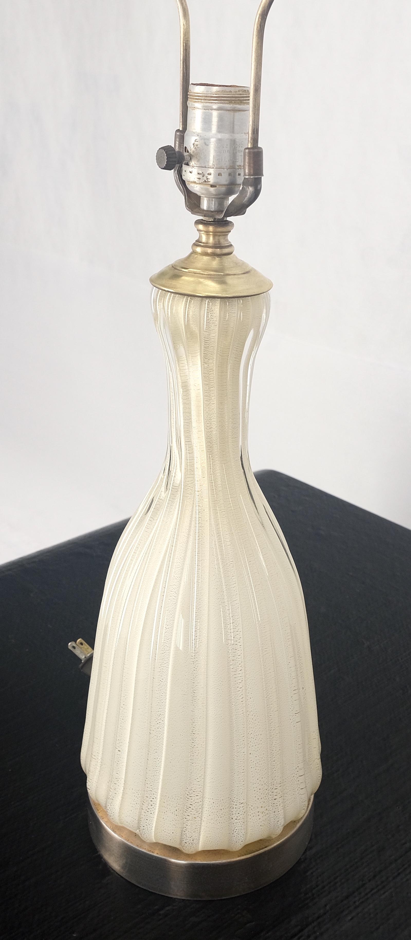 ¡Lámpara de sobremesa de cristal de Murano en forma de botella beige MENTA! Moderno de mediados de siglo en venta