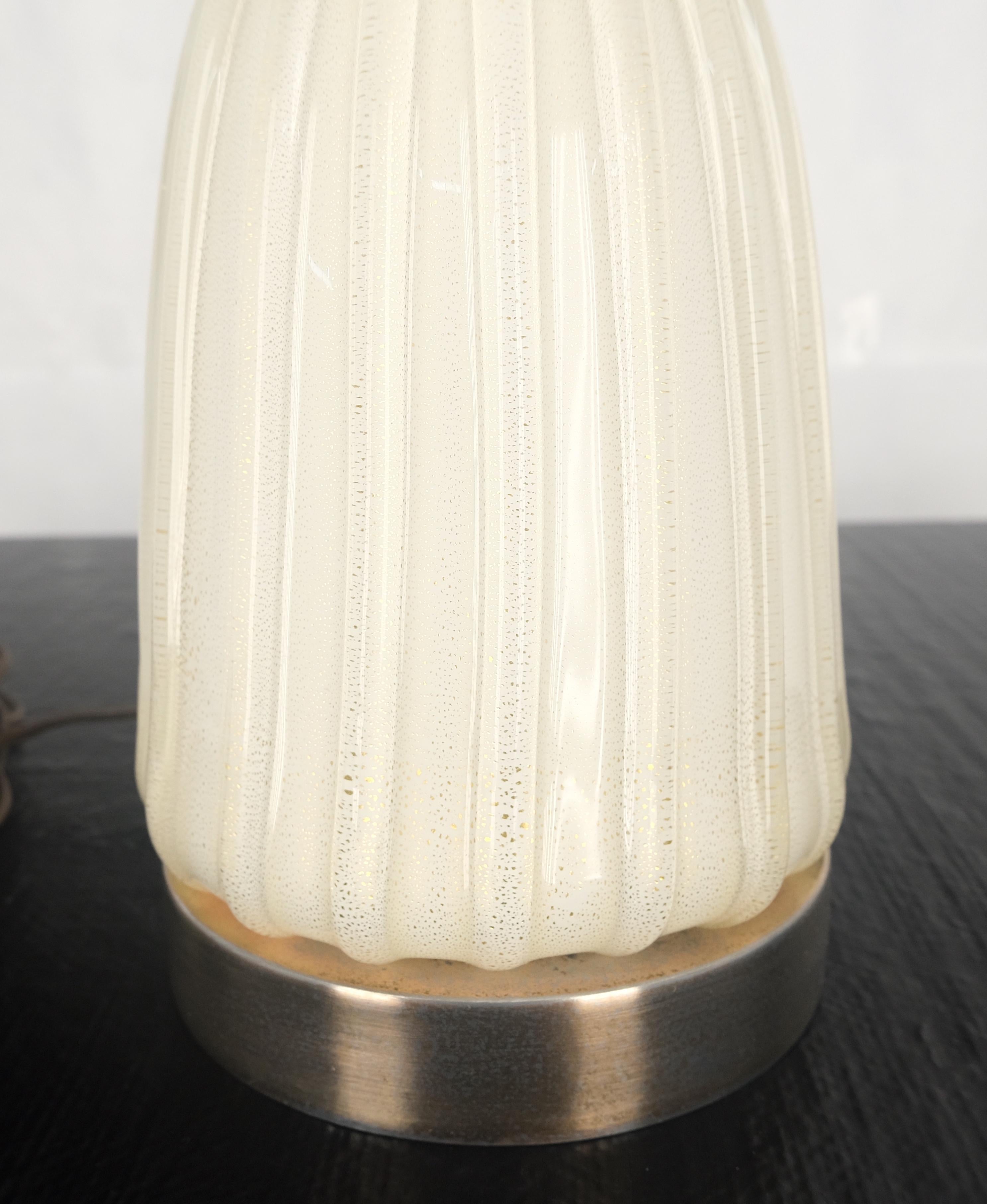 ¡Lámpara de sobremesa de cristal de Murano en forma de botella beige MENTA! Latón en venta