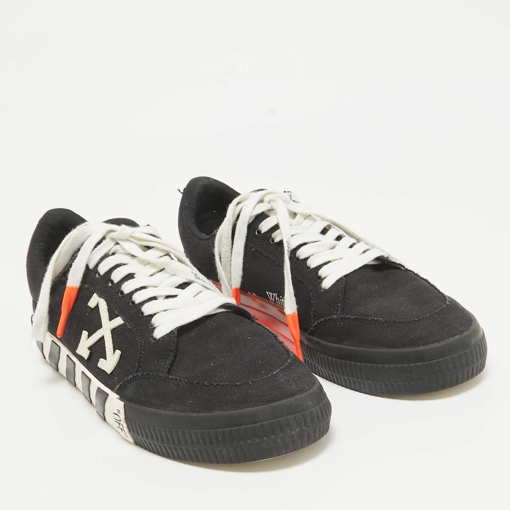 Off-White - Scarpe da ginnastica in tela nera con lacci vulcanizzati Taglia 42 In condizioni buone in vendita a Dubai, Al Qouz 2