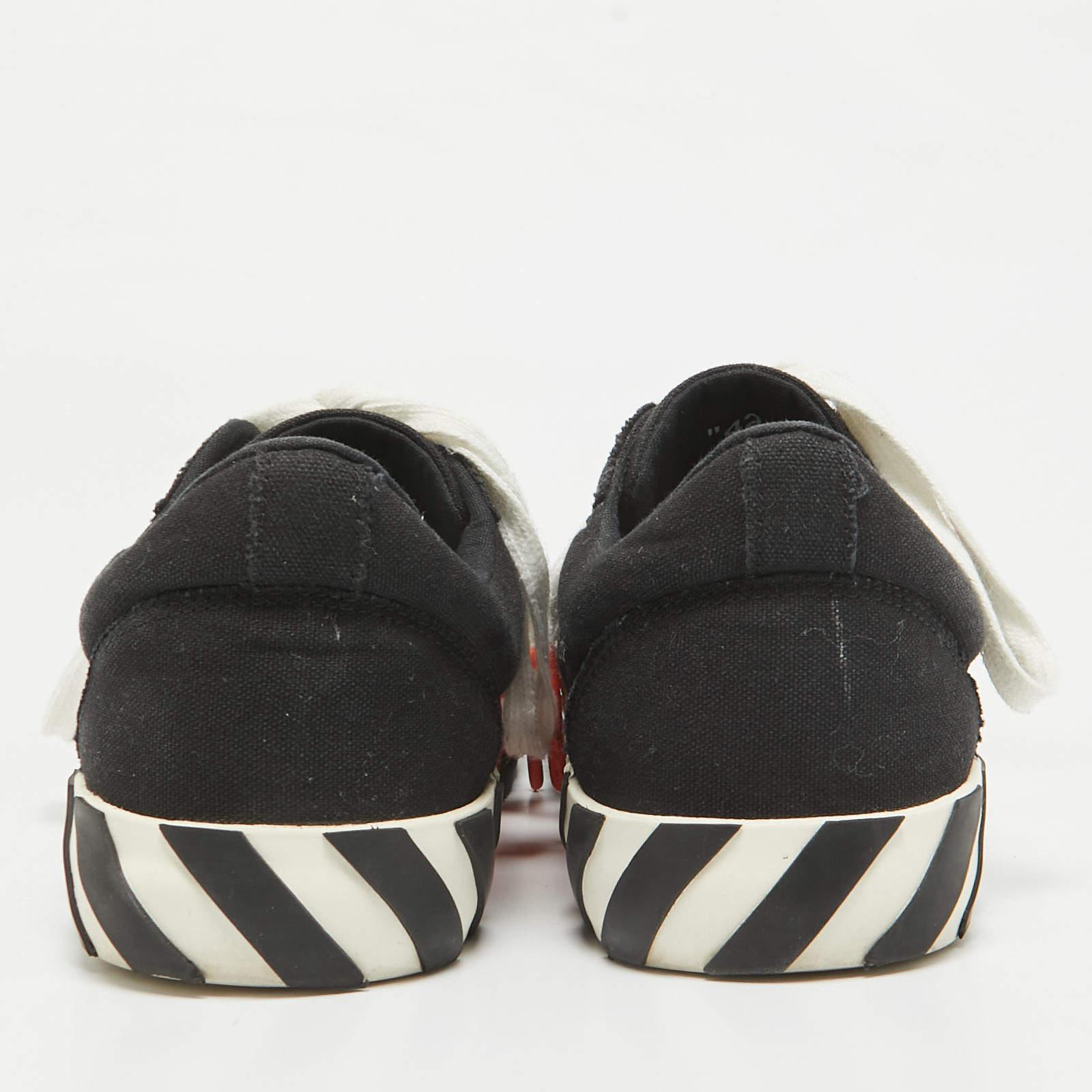 Uomo Off-White - Scarpe da ginnastica in tela nera con lacci vulcanizzati Taglia 42 in vendita