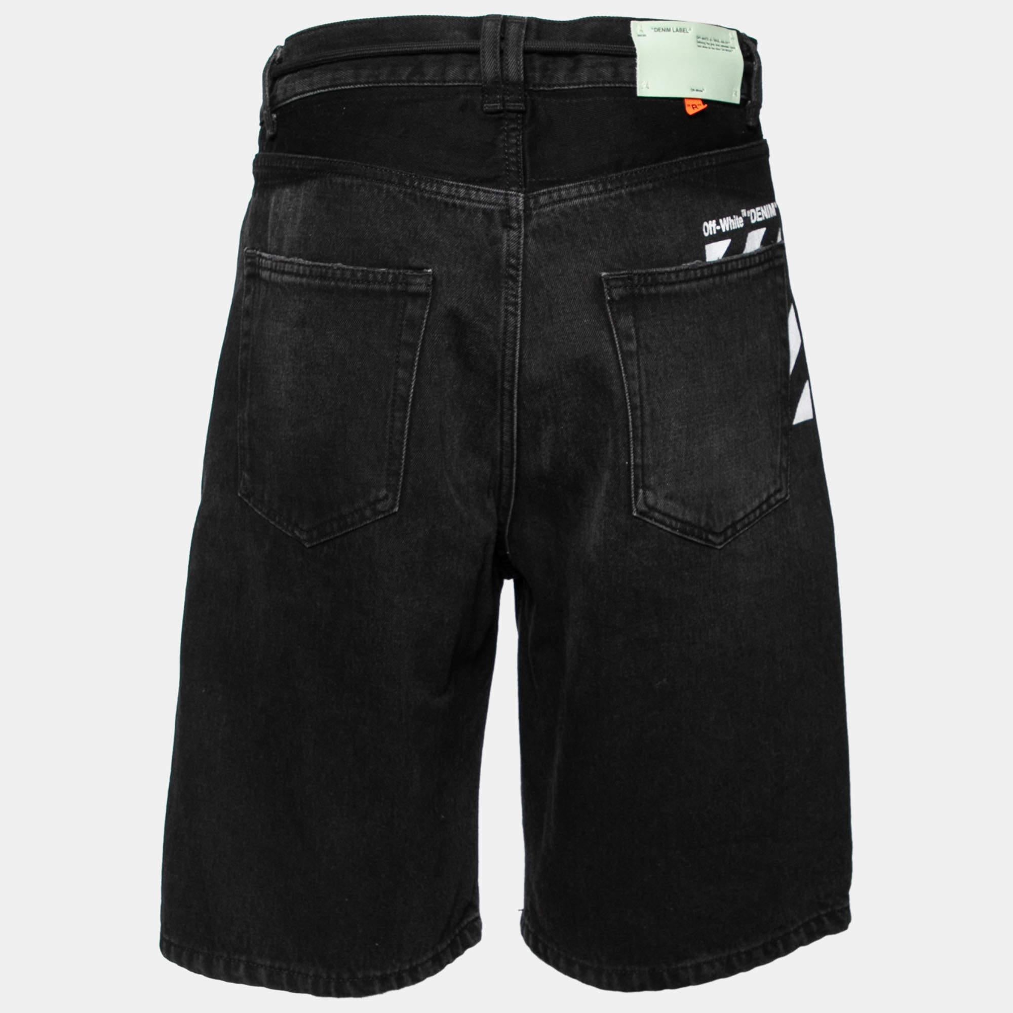 Update your wardrobe with these shorts from Off-White. Designed for a comfy fit and stylish look, these black shorts have a zipper & drawstring detail, five pockets, and branding elements. Wear yours with a comfortable plain T-shirt, sneakers, and