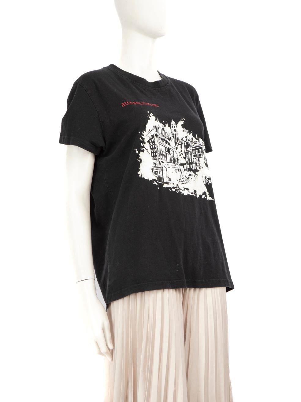 L'ÉTAT est très bon. L'usure minimale du T-shirt est évidente. Décoloration minime sur le devant, le dos et les aisselles de cet article de revente de designer Off-White d'occasion.



Détails


Noir

Coton

AT&T

Impression frontale 