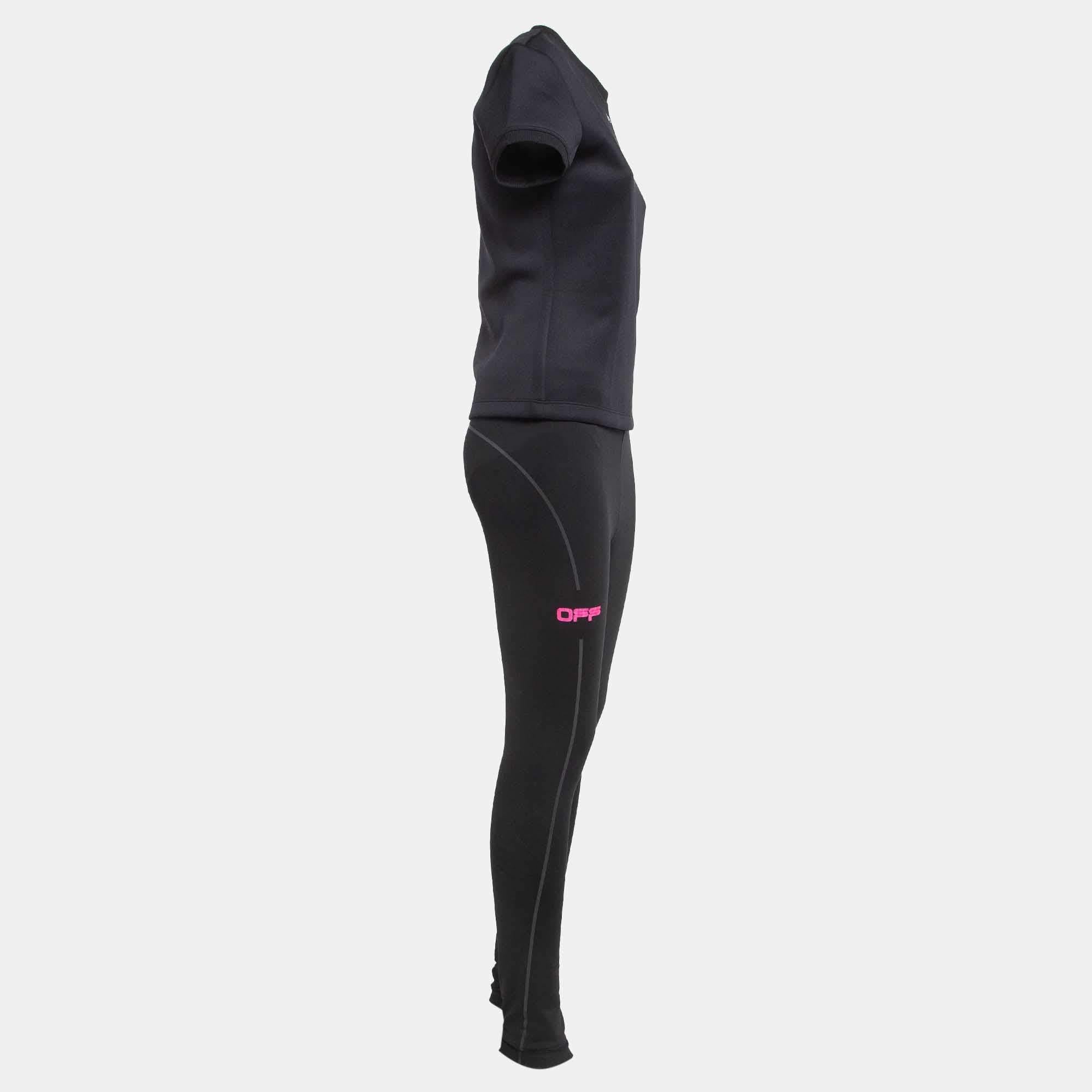Off Whites activewear set comes carefully tailored using light jersey fabric for the right fit comfort and durability. Presented in black the set has minimal details keeping the look sleek.