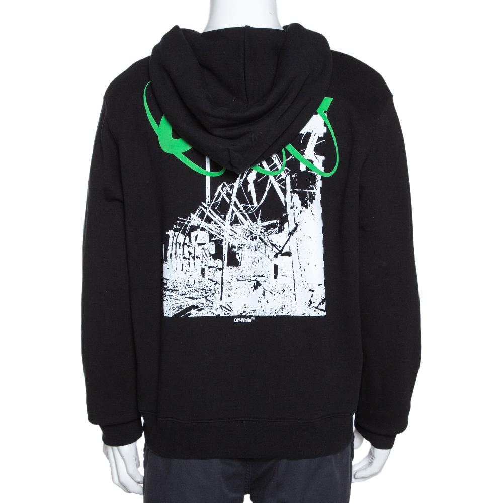 This hoodie by Off White is a closet staple. Crafted from 100% cotton, it comes in a stunning shade of black. This creation comes with an interesting print at the front and back, a single pockets and long sleeves. It has been cut to deliver a