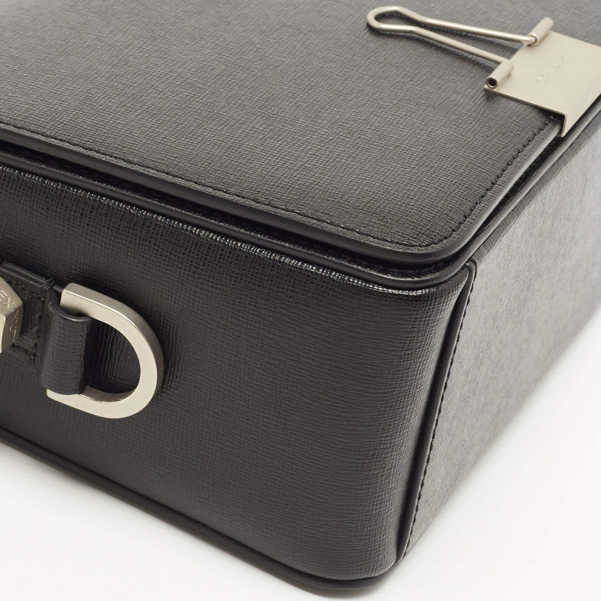 Off-White Black Leather Binder Clip Crossbody Bag In Good Condition In Dubai, Al Qouz 2