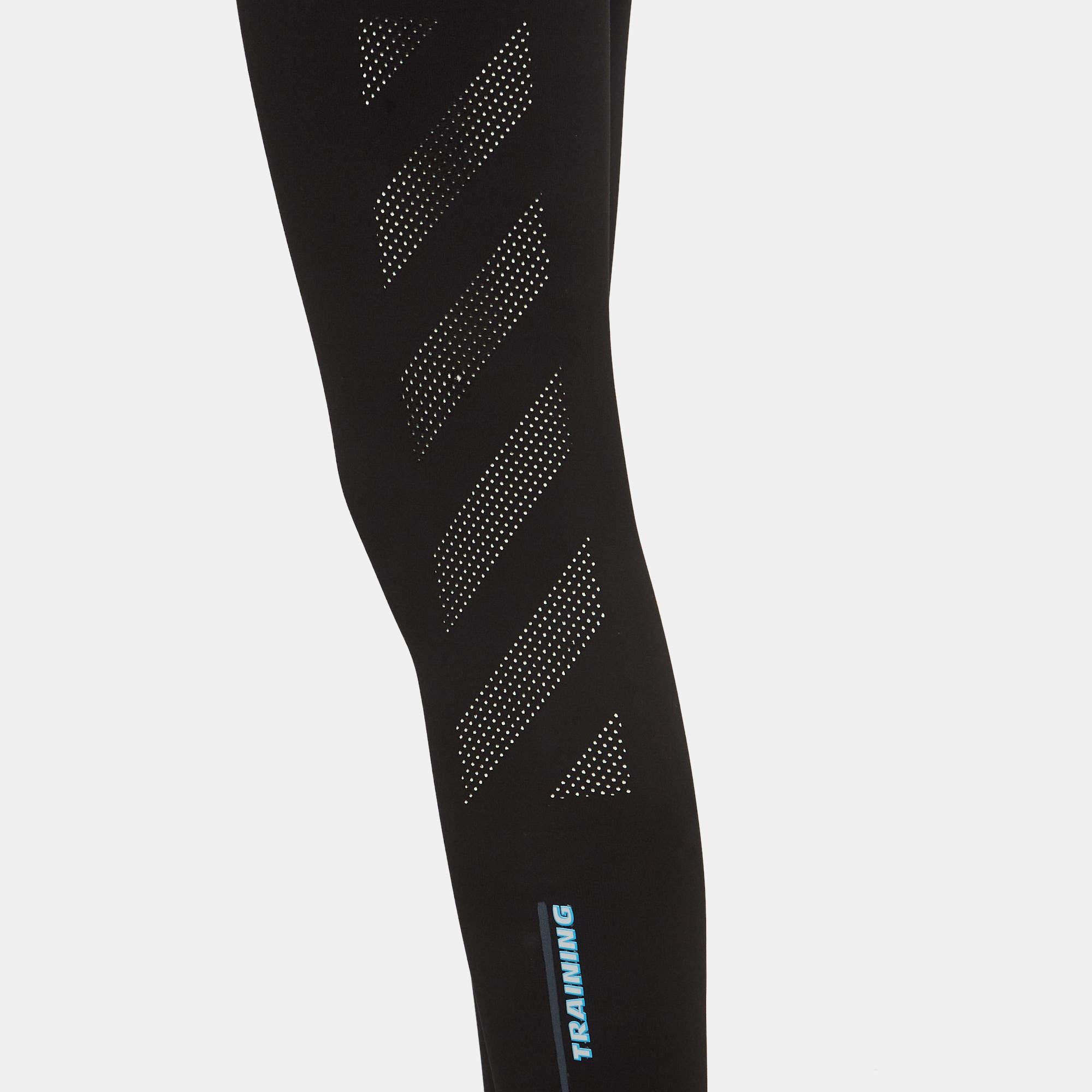 For your workout sessions, lounging around, or just running errands, these leggings will come in handy multiple times. They are made from quality materials and have a good fit.