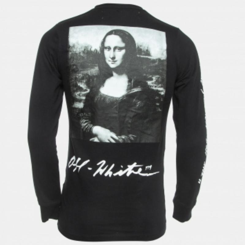 Eleva tu estilo diario con esta camiseta meticulosamente elaborada por Off-White. La confección impecable garantiza un ajuste perfecto, mientras que el tejido transpirable ofrece una comodidad inigualable. La creación fusiona a la perfección moda y