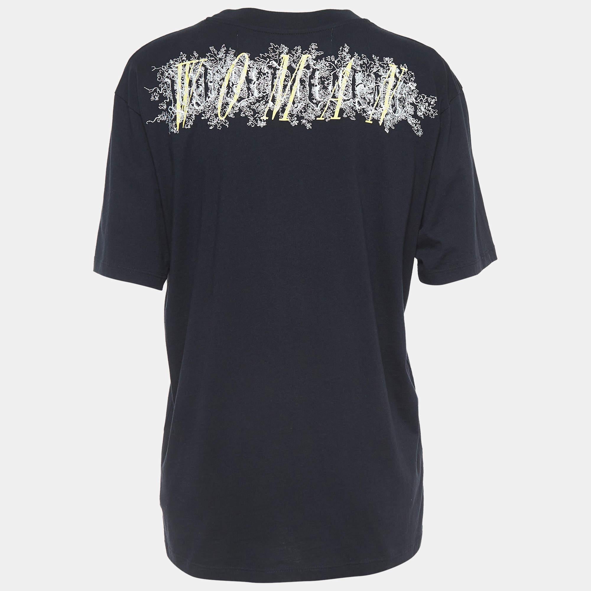 Perfetta per le uscite casual o per le commissioni, questa T-shirt è il capo migliore per sentirsi a proprio agio e alla moda. Sfoggia una tonalità accattivante e una vestibilità rilassata.