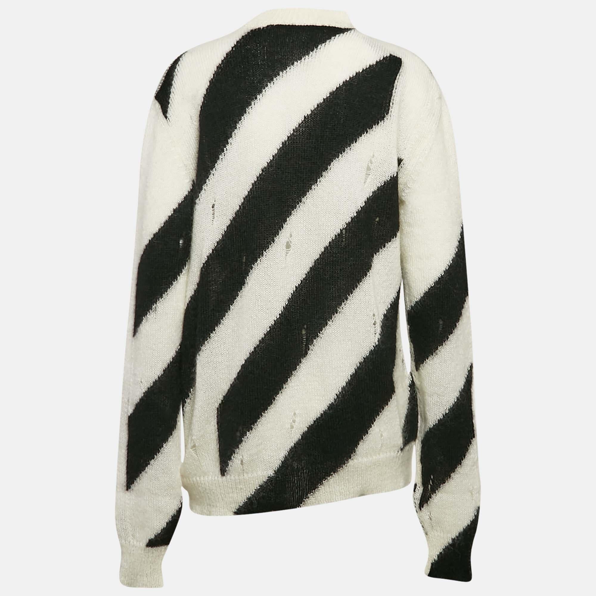 A winter outing without a sweater is next to impossible. Thankfully a stylish sweater like this will always enrich your outfit effortlessly. Designed with quality fabrics this sweater is both snug and stylish.