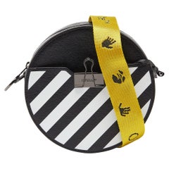 Off-White Schwarz/Weiß Diagonal gestreifte runde Crossbody-Tasche aus Leder