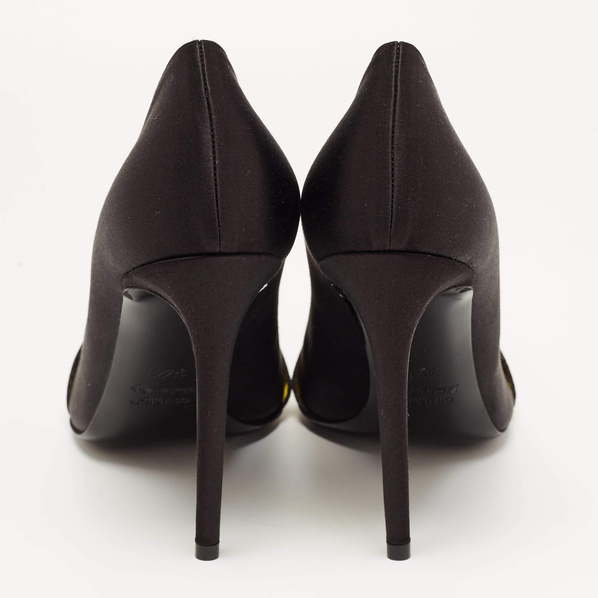 Off-White Black/Yellow Satin and Logo Canvas Pumps Size 40 For Sale 1