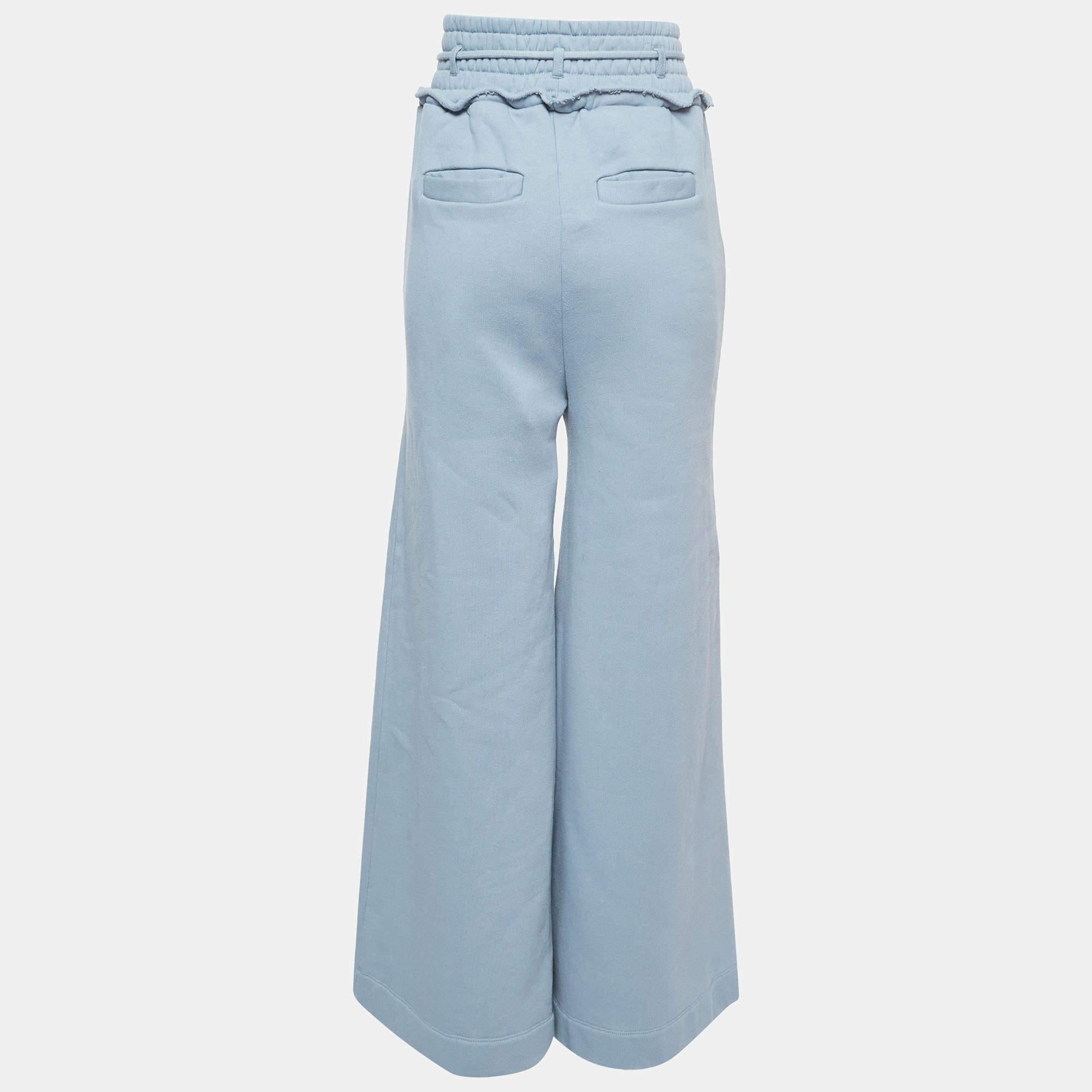 Whether you want just to lounge around or go out to run errands these Off White sweatpants will be a stylish pick and will make you feel comfortable all day. It has been made using cotton.