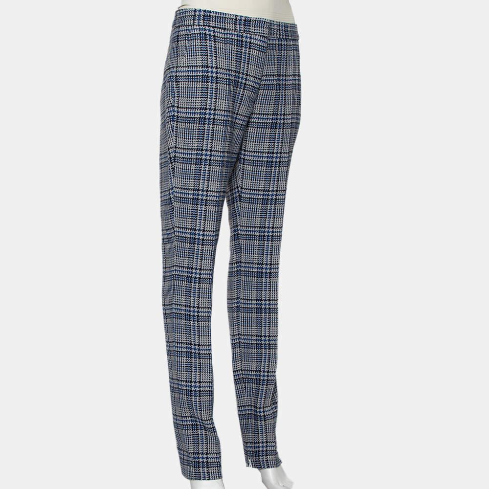 These amazing pants from Off-White will be a perfect addition to your collection. They come with tapered legs and a blue-grey patterned design all over. These woolen pants will make a buy you won't regret.

Includes:  Brand tag