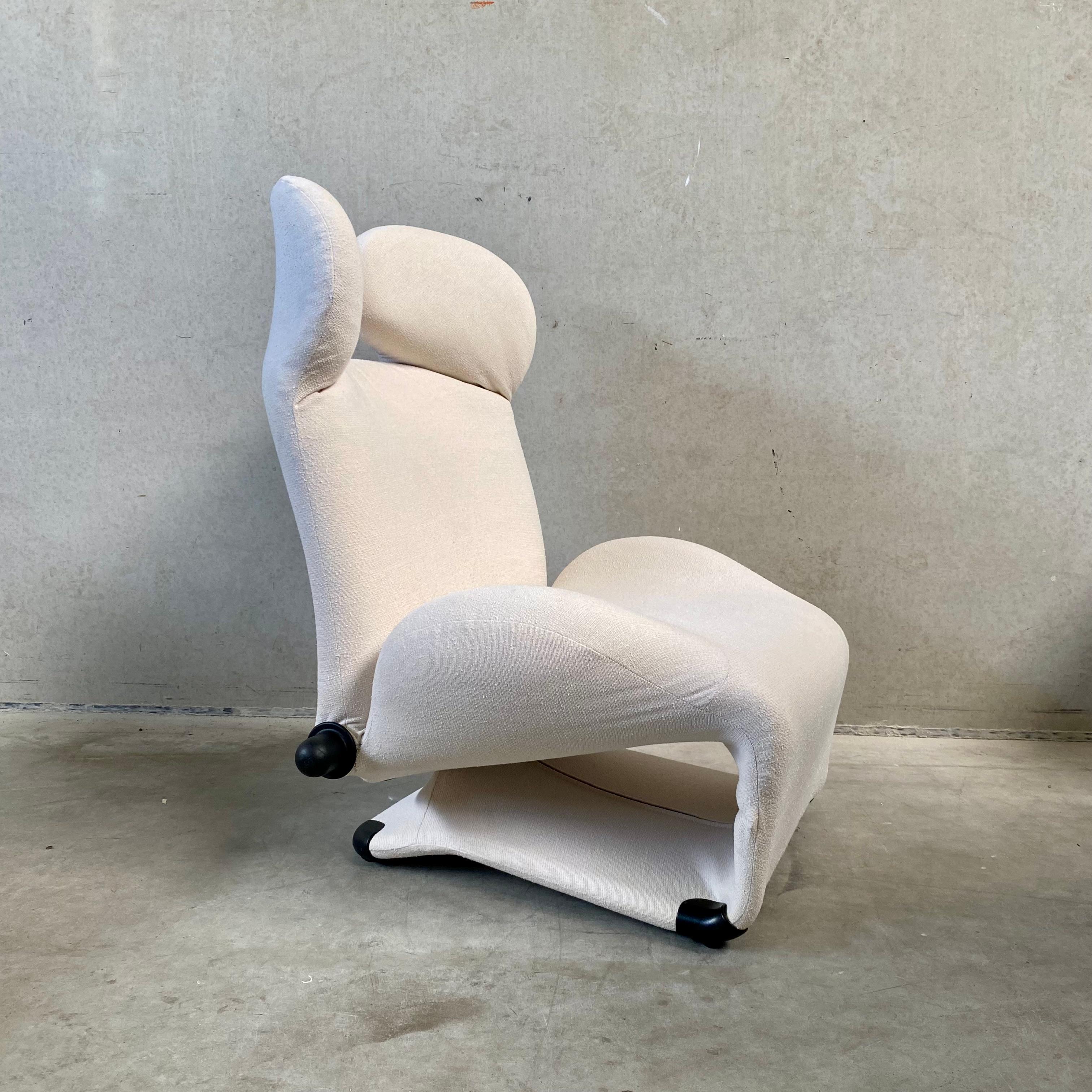 Italian Off White Bouclé Wink Lounge Chair by Toshiyuki Kita for Cassina, Italy, 1980s For Sale