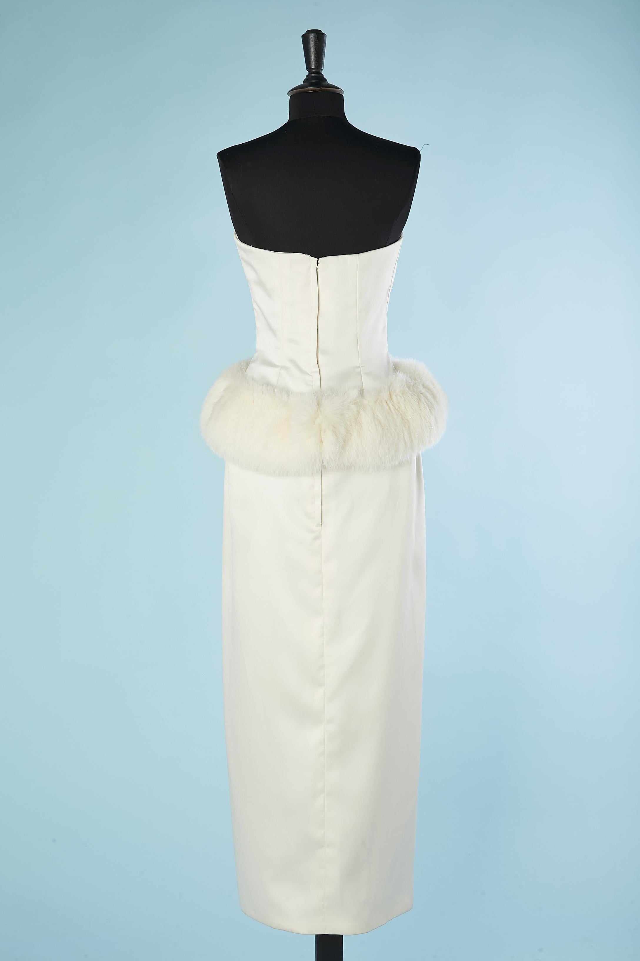 Off-white bustier wedding dress with furs on the waist Lillie Rubin  In Excellent Condition For Sale In Saint-Ouen-Sur-Seine, FR
