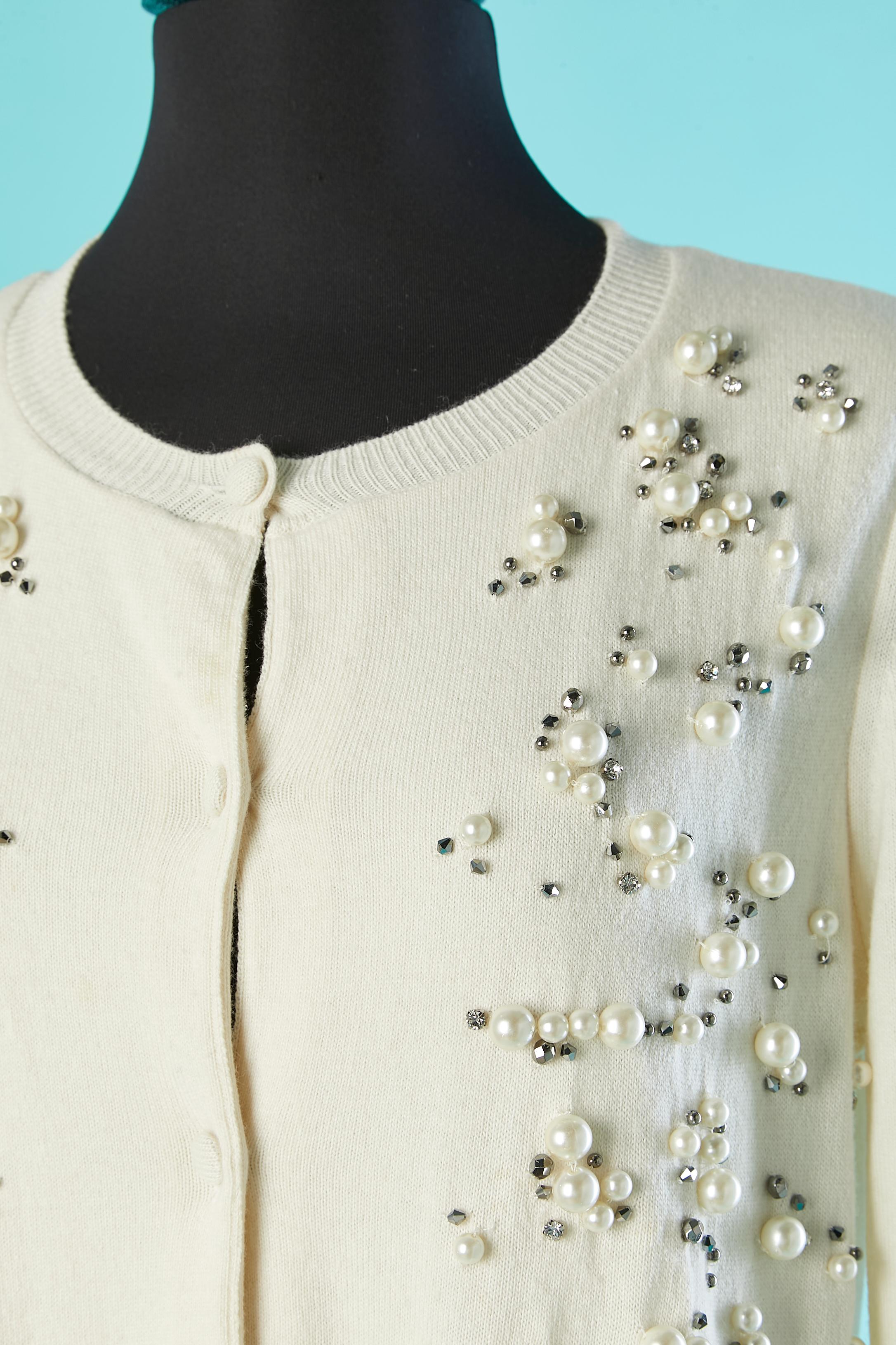 Off-white cardigan with beads and rhinestone embellishement. Knit composition: 40% wool, 30% rayon, 20% polyamide, 10% cashmere. 
Buttons are covered with the same knit. 
Size M 
