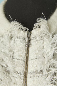 Weiße Strickjacke mit kariertem Muster und Tweed-Jabot Chanel