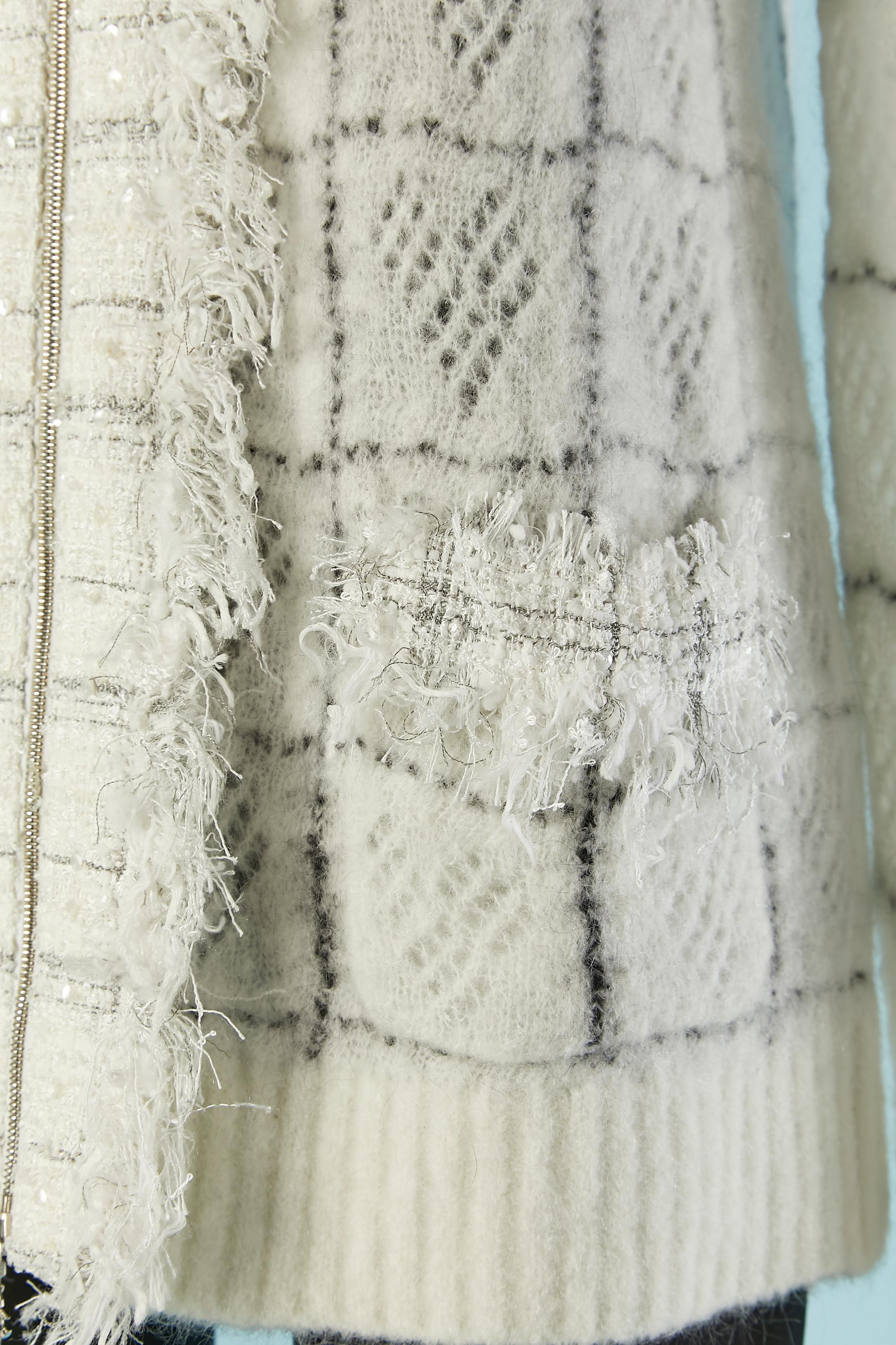 Off-white cardigan with check pattern and tweed jabot Chanel In Excellent Condition For Sale In Saint-Ouen-Sur-Seine, FR