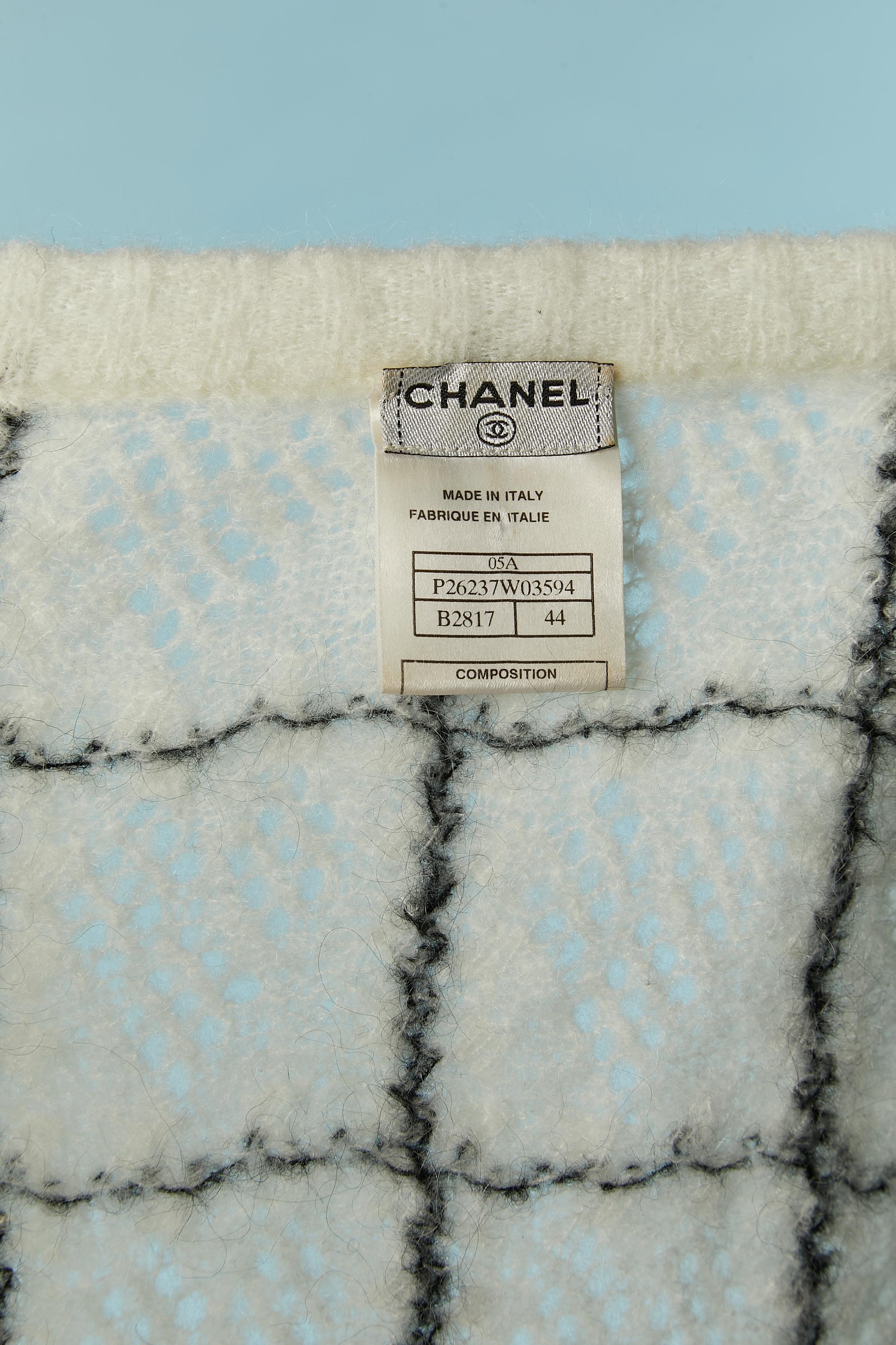 Off-white cardigan with check pattern and tweed jabot Chanel For Sale 2