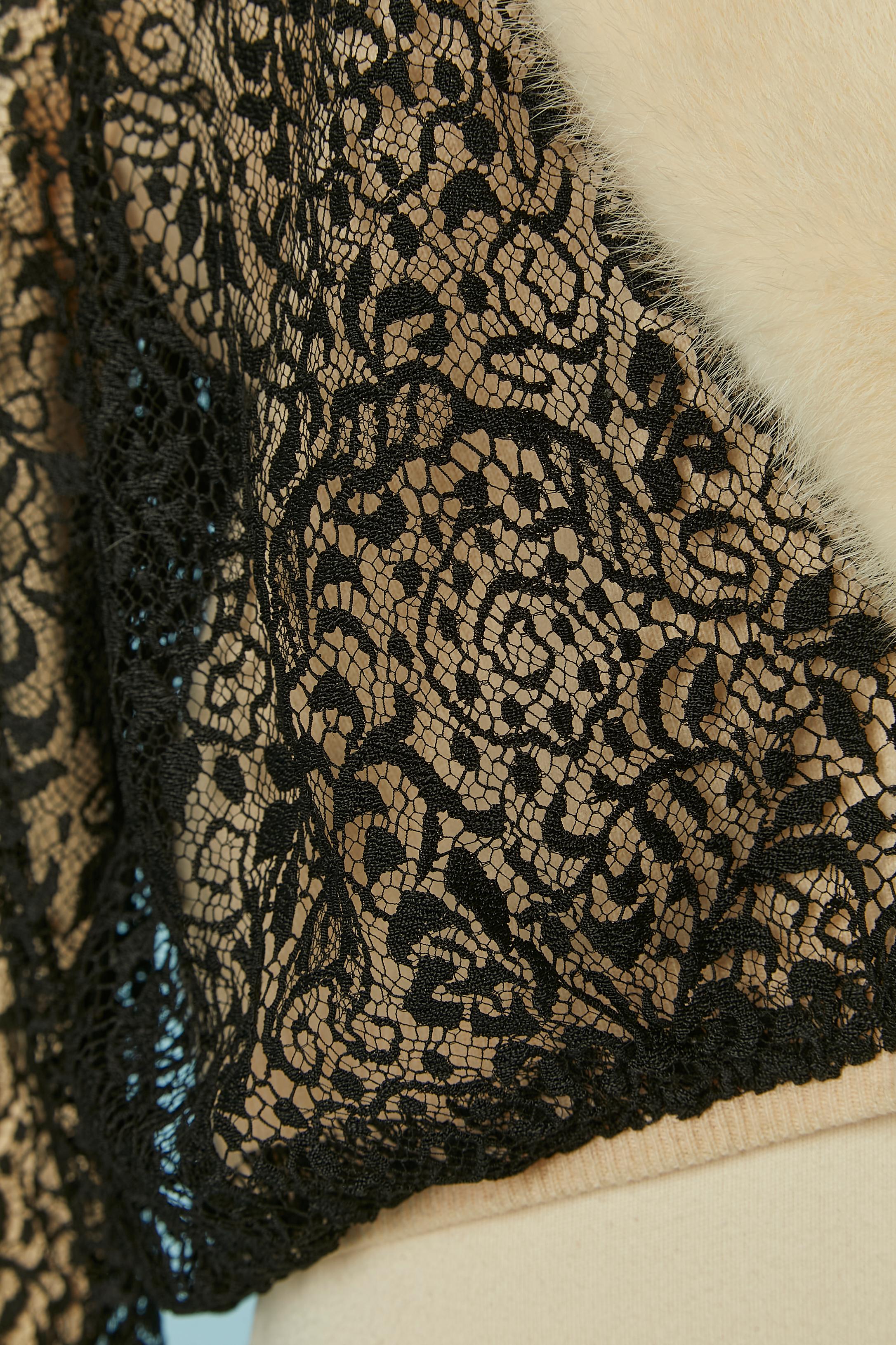 Off-white cashmere cardigan with black lace lay and mink collar Bernhard Altmann In Excellent Condition For Sale In Saint-Ouen-Sur-Seine, FR
