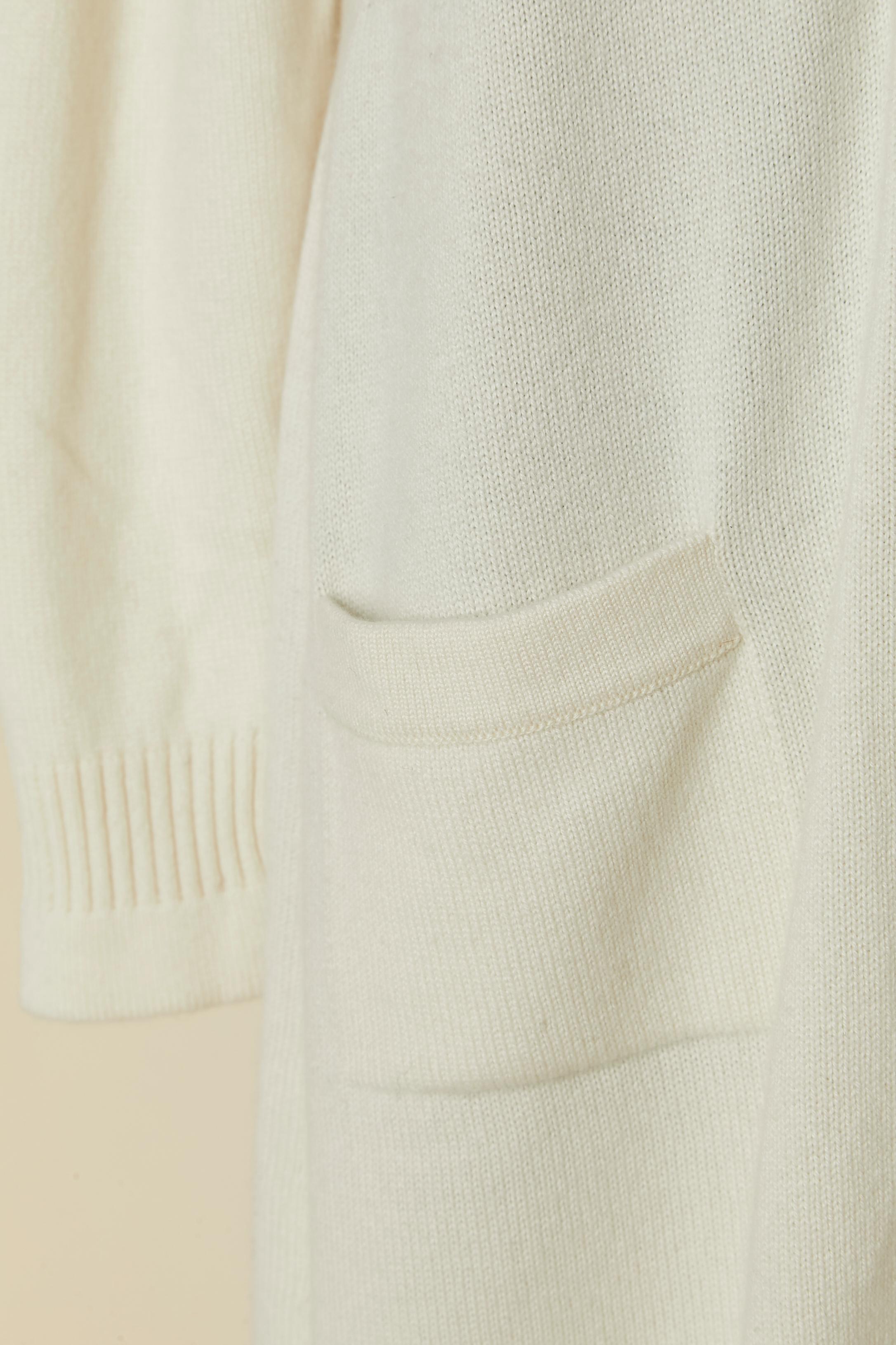 Off-white Kaschmir-Langstrickjacke CHANEL im Zustand „Hervorragend“ im Angebot in Saint-Ouen-Sur-Seine, FR