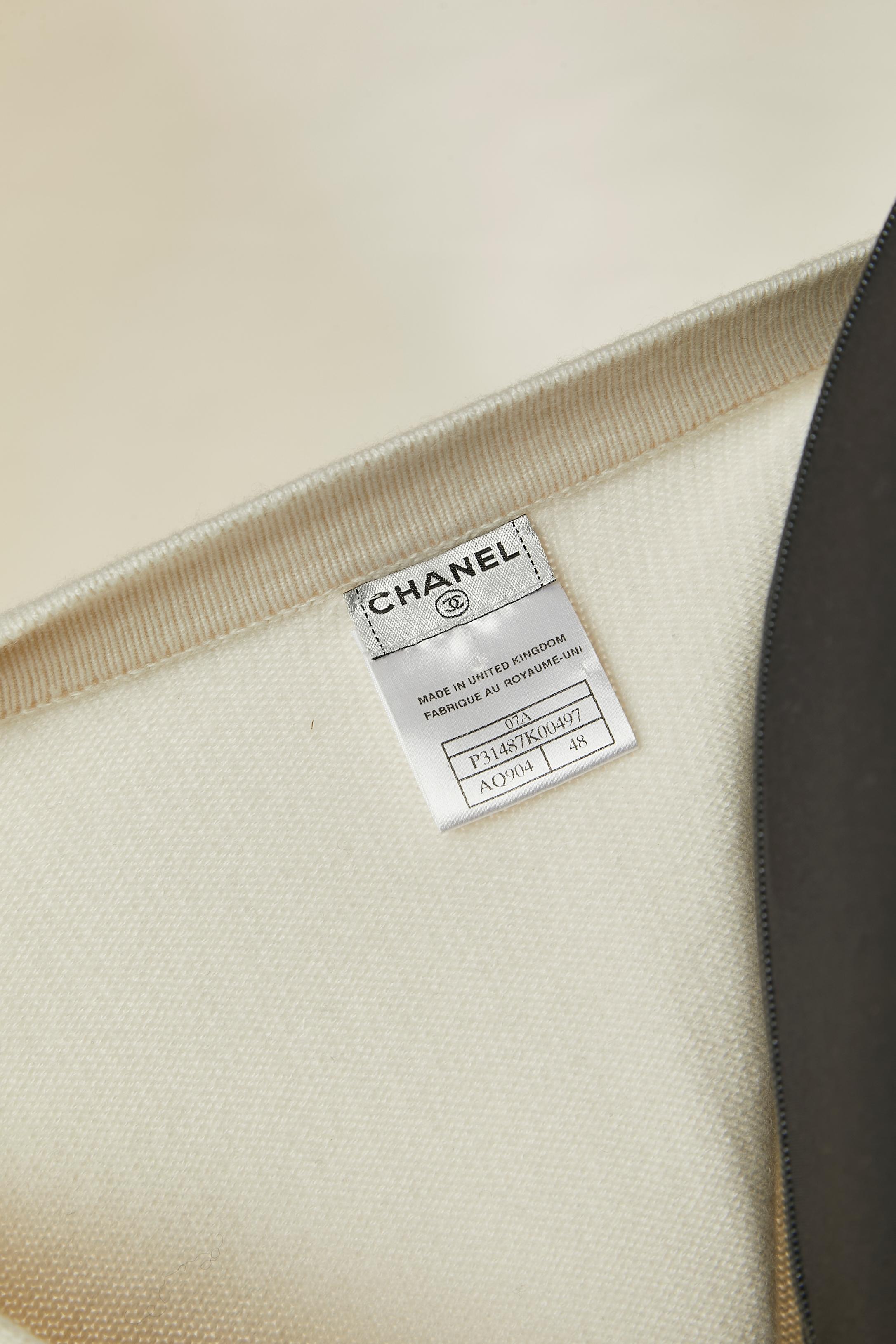 Off-white Kaschmir-Langstrickjacke CHANEL im Angebot 2