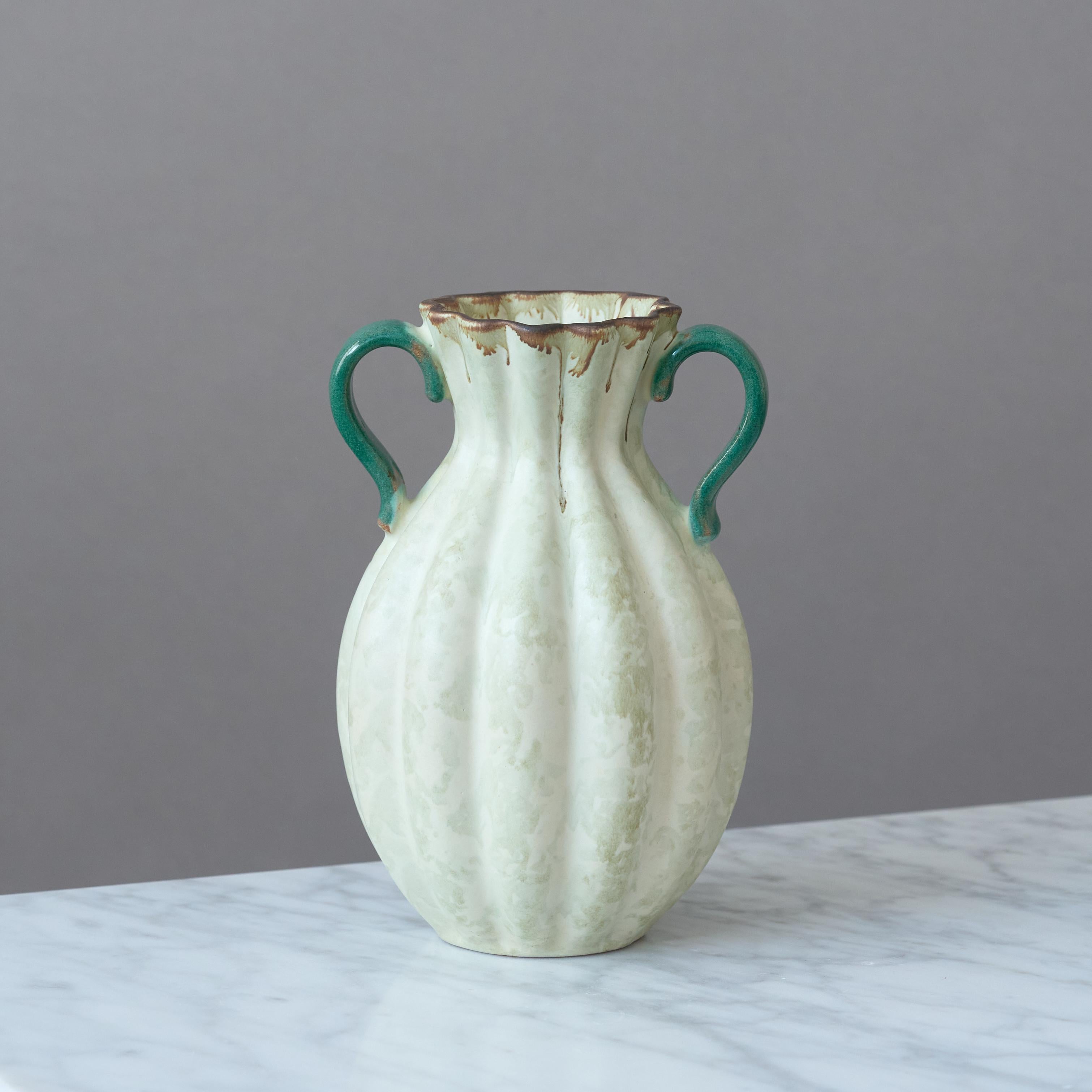 Art Déco Vaso Art Deco in ceramica bianca di Anna-Lisa Thomson, Upsala Ekeby, Svezia anni '30 in vendita