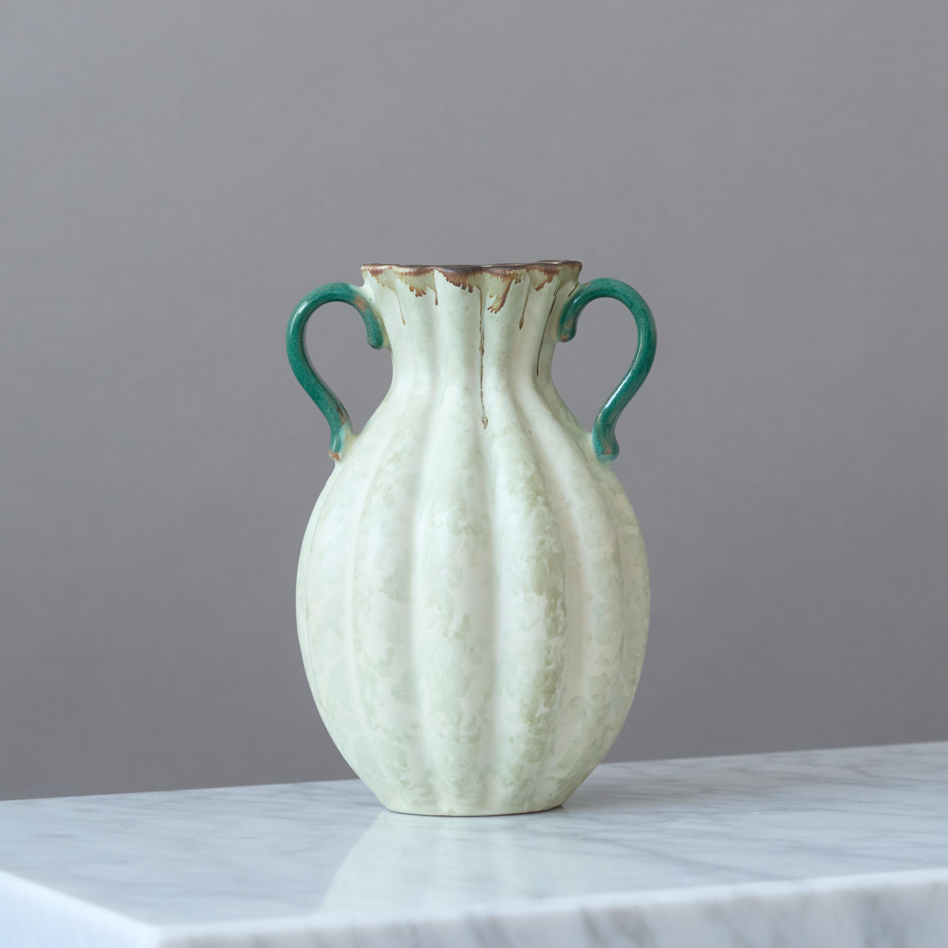 Smaltato Vaso Art Deco in ceramica bianca di Anna-Lisa Thomson, Upsala Ekeby, Svezia anni '30 in vendita